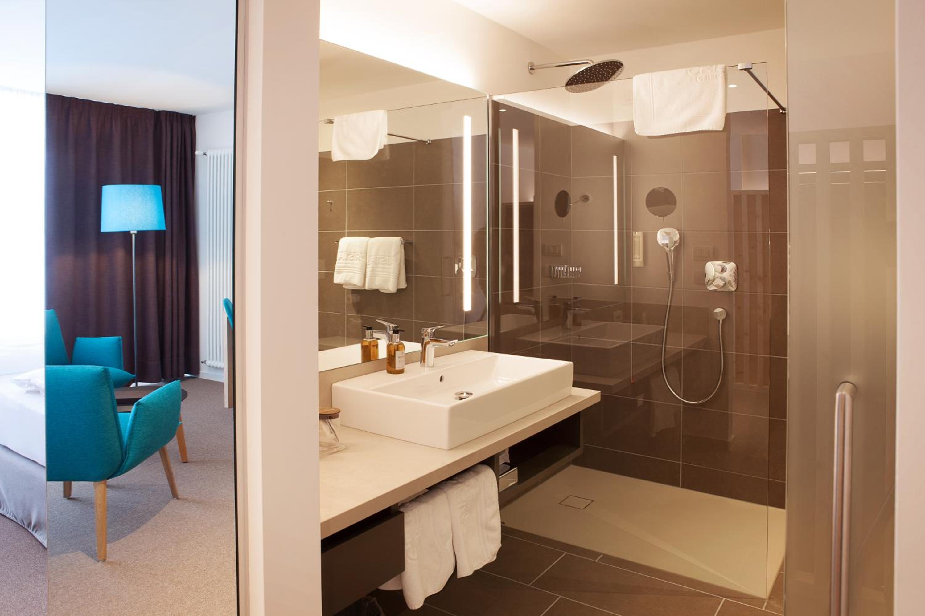 Deluxe King Room - Photo 2