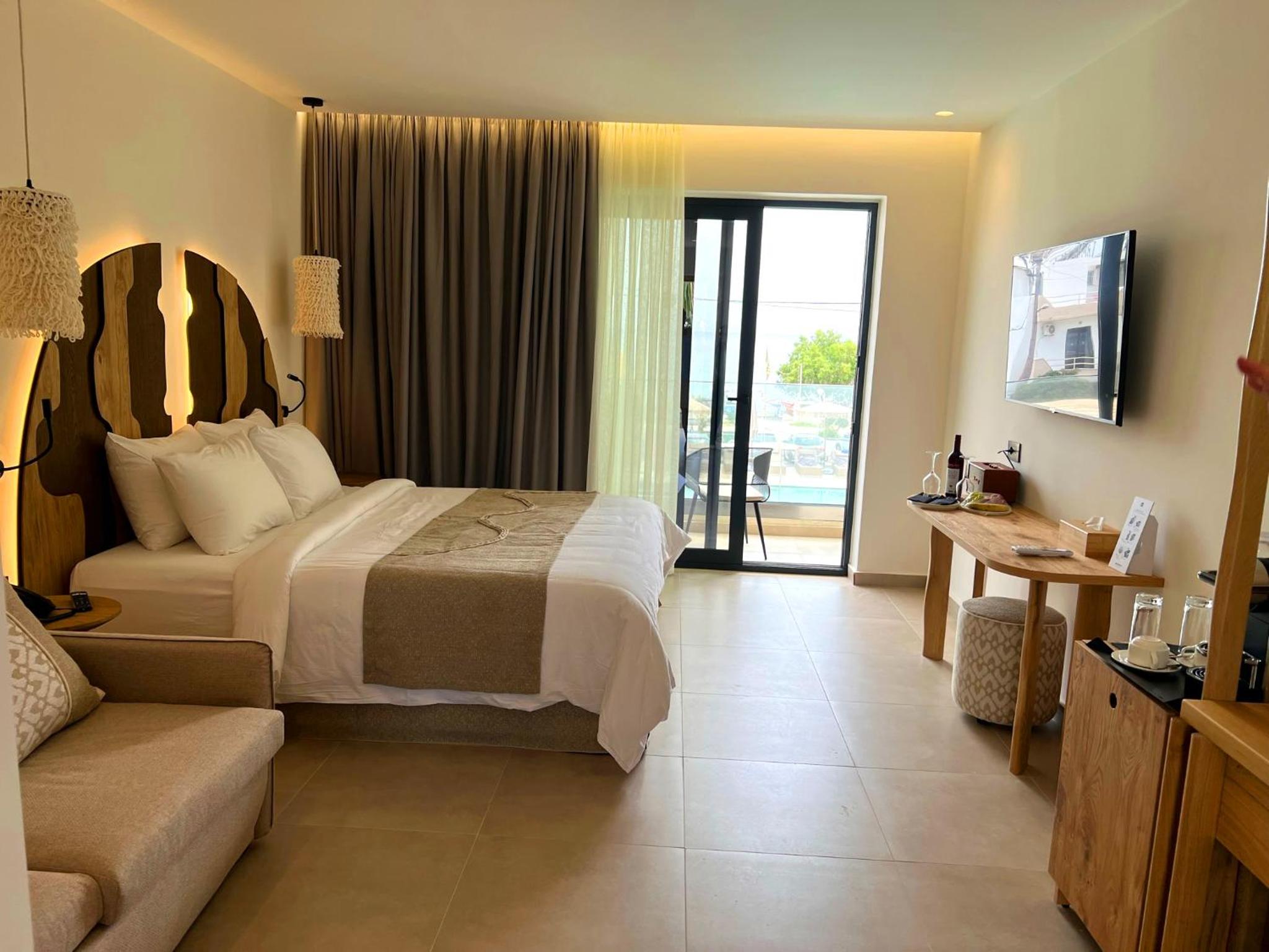 Deluxe Lifestyle Suite with Sea View - Photo 1