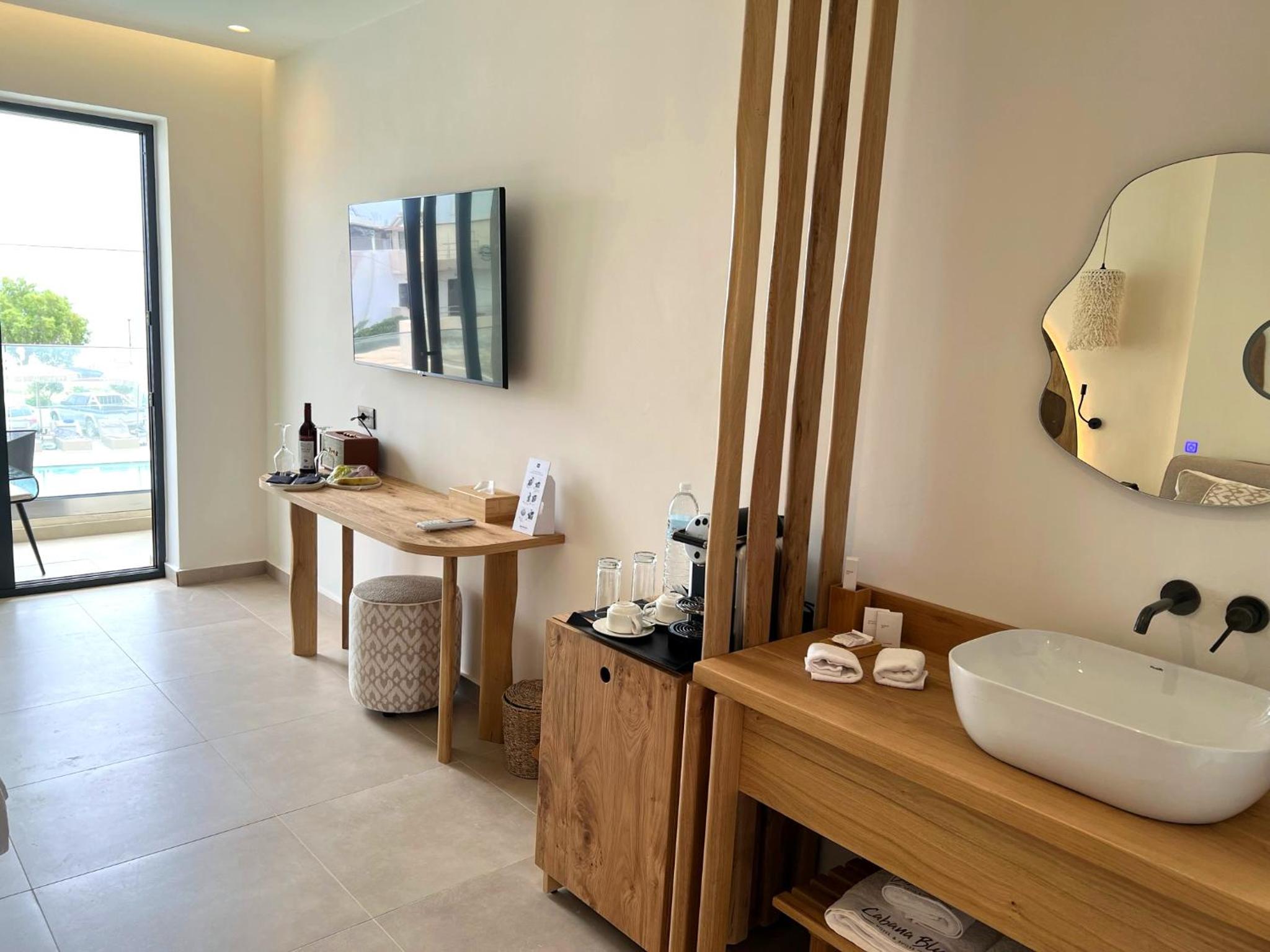 Deluxe Lifestyle Suite with Sea View - Photo 2