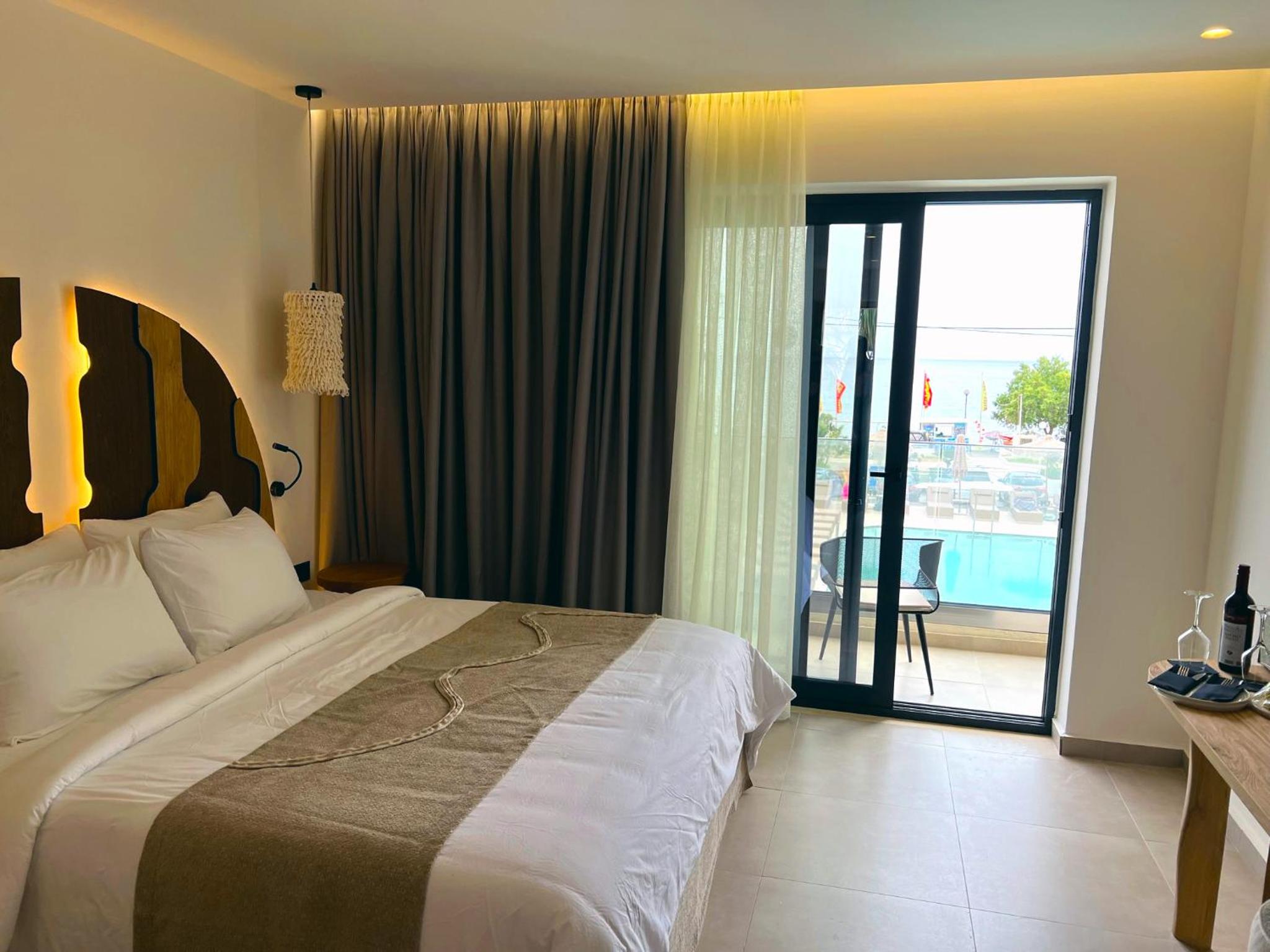 Deluxe Lifestyle Suite with Sea View - Photo 4