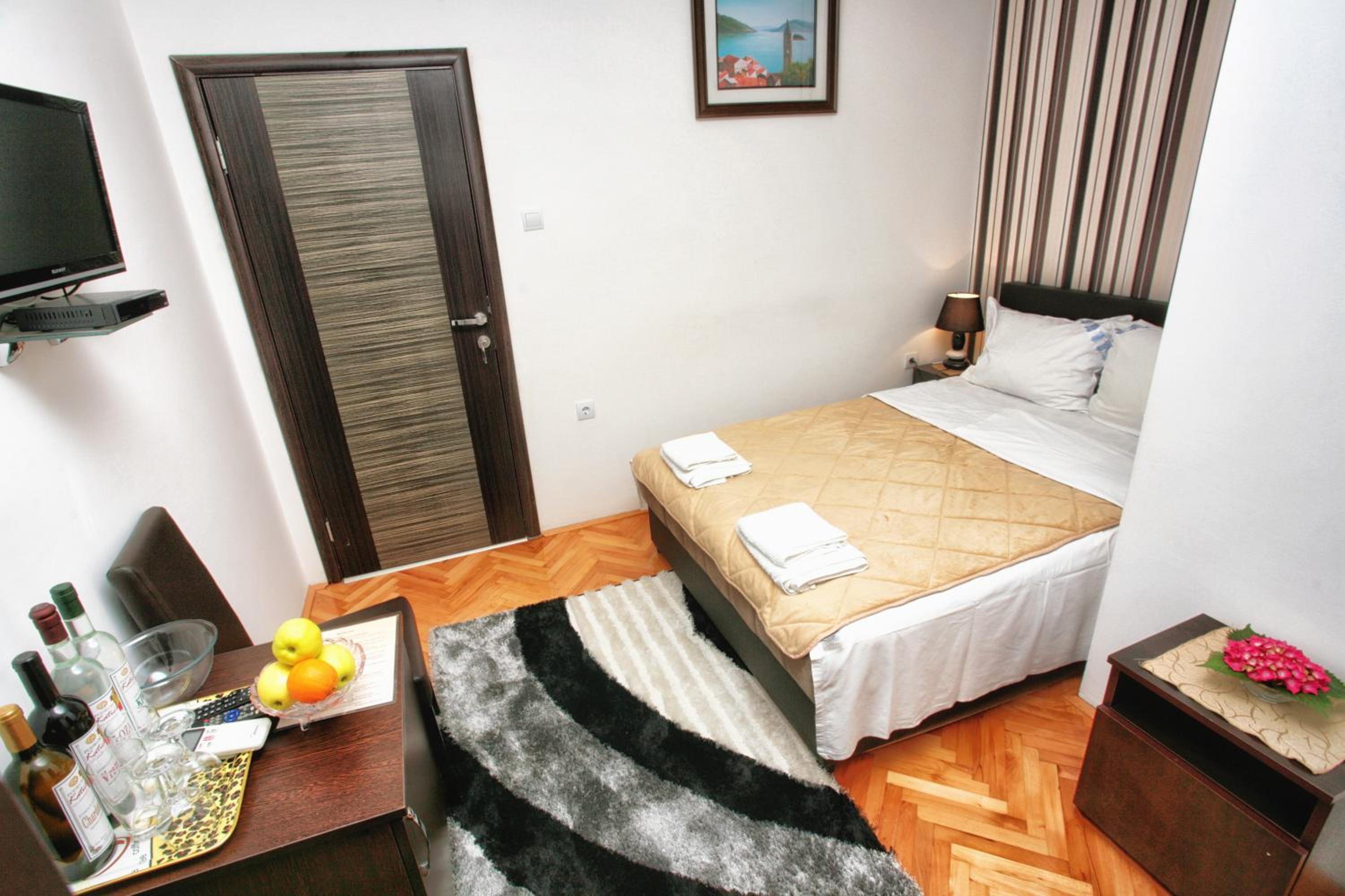 Double Room with Balcony - Photo 1