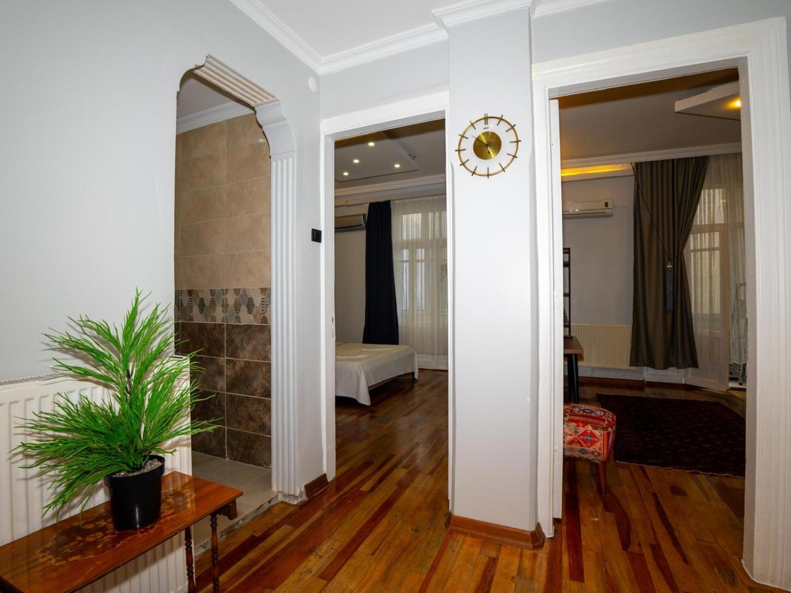 Two-Bedroom Deluxe Apartment with Balcony photo 1