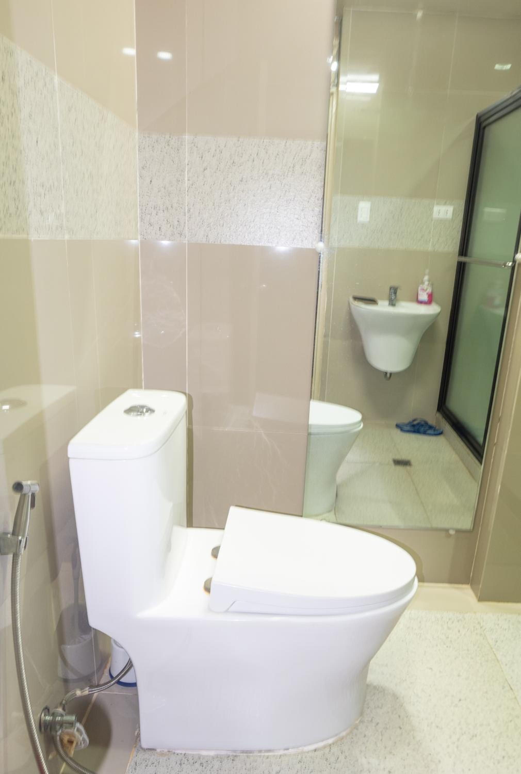 Family Room with Bathroom photo 2