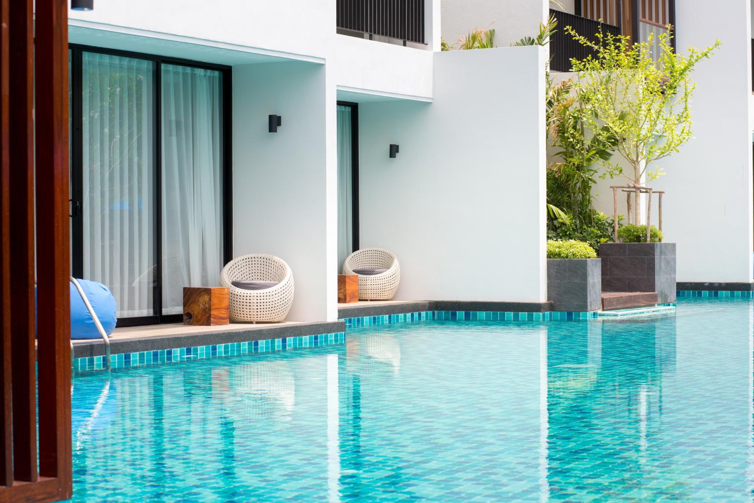 Pool Access Deluxe - Photo 4