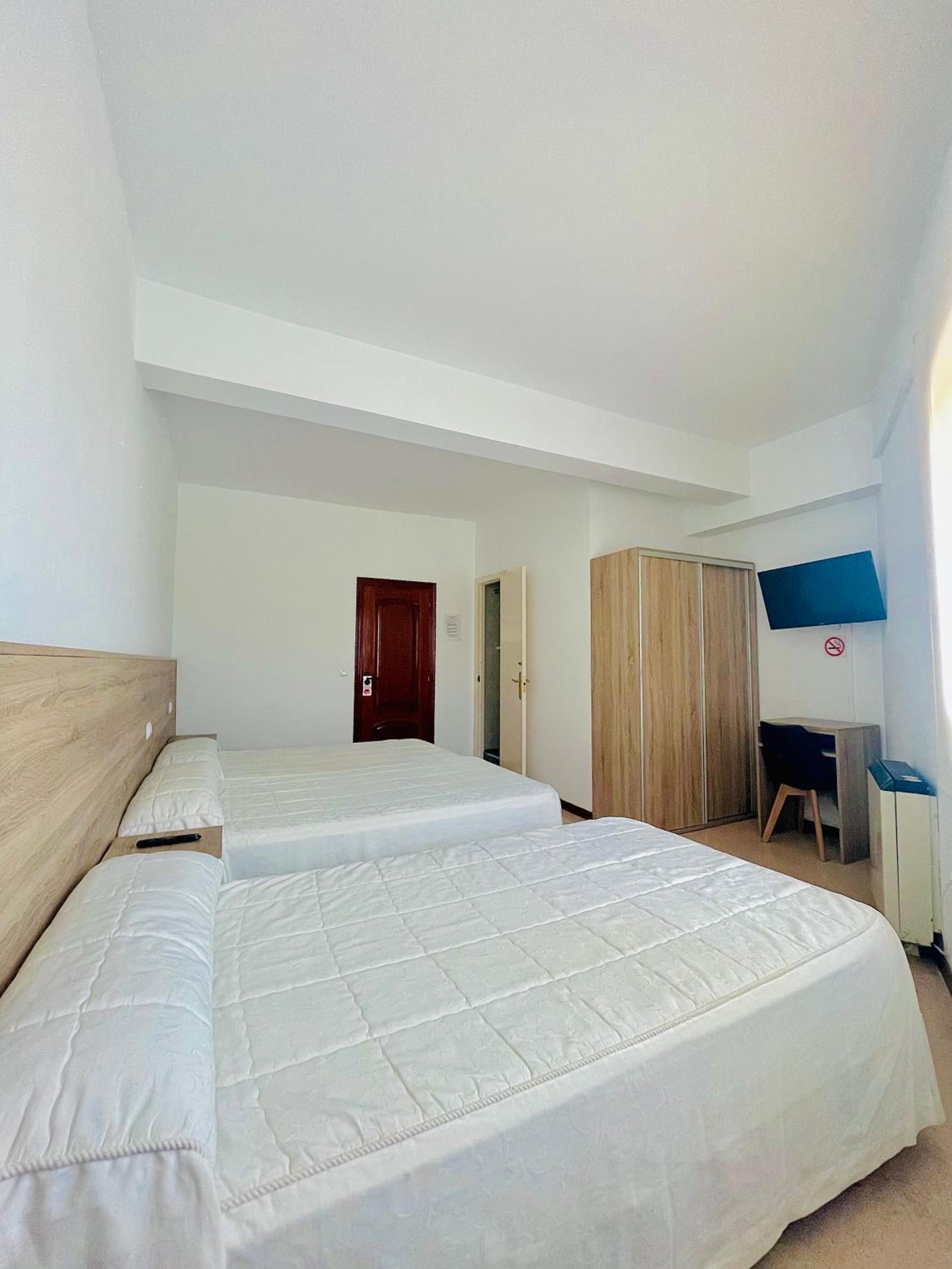 Triple Room with Bath photo 3