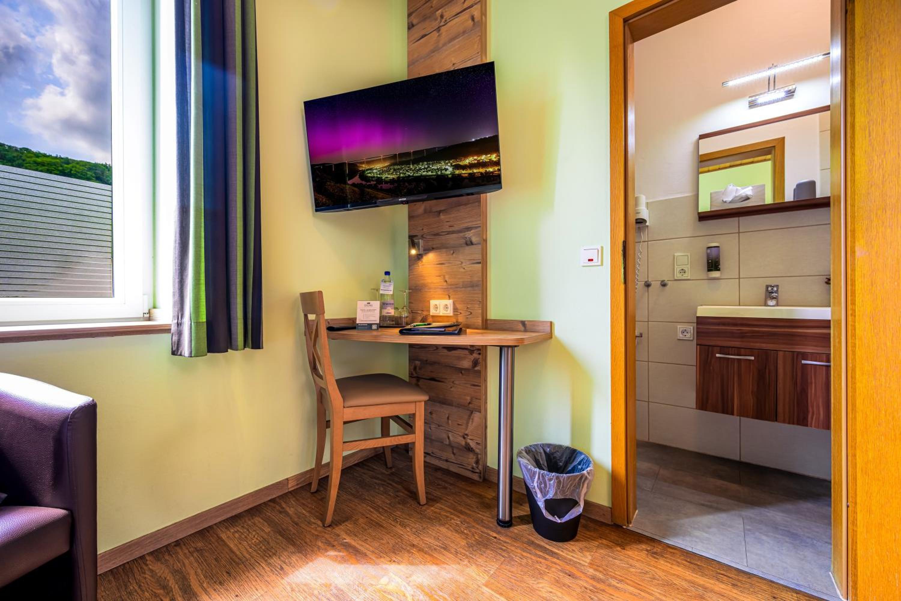 Budget Double Room photo 2