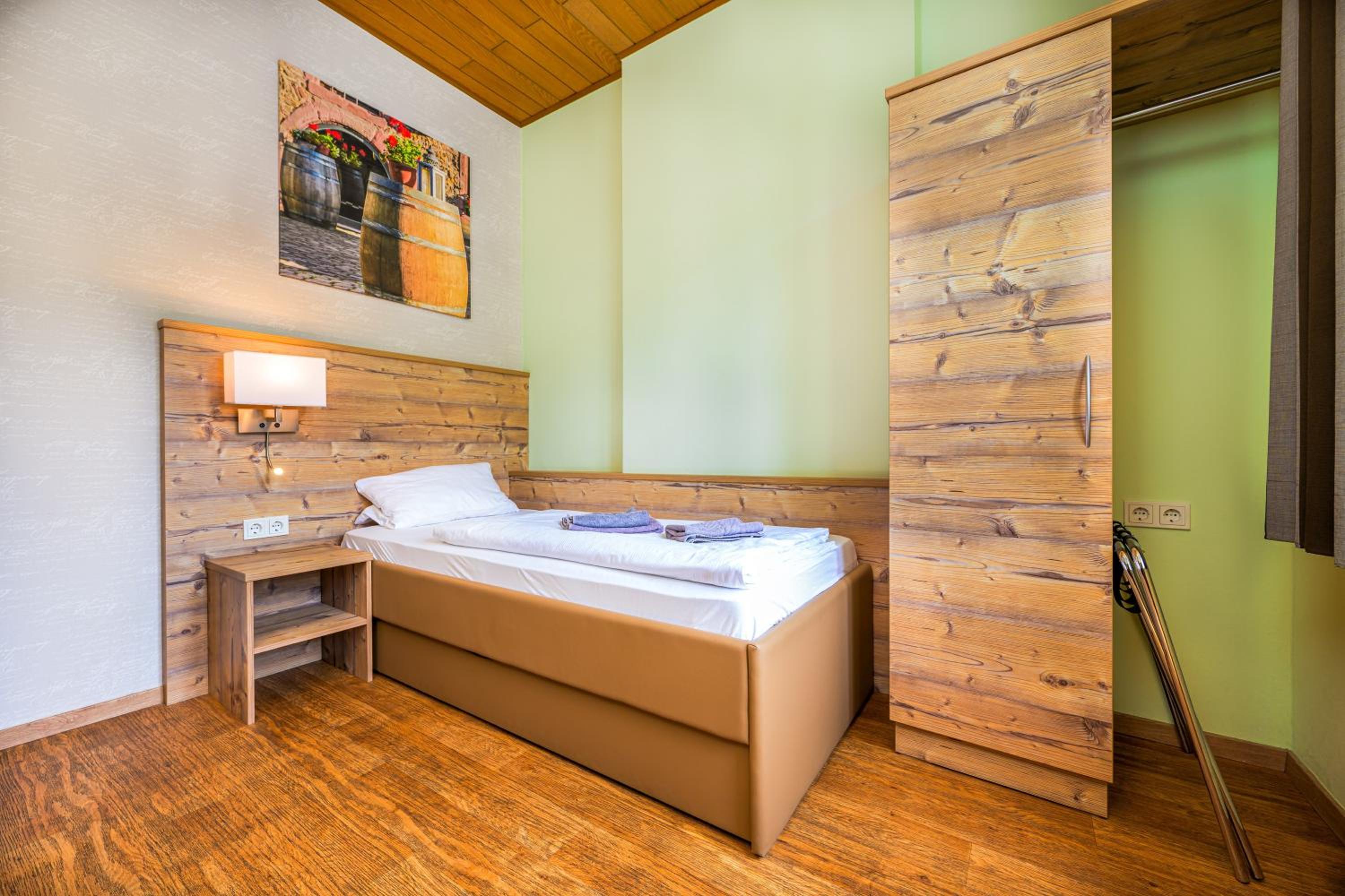 Budget Double Room photo 3