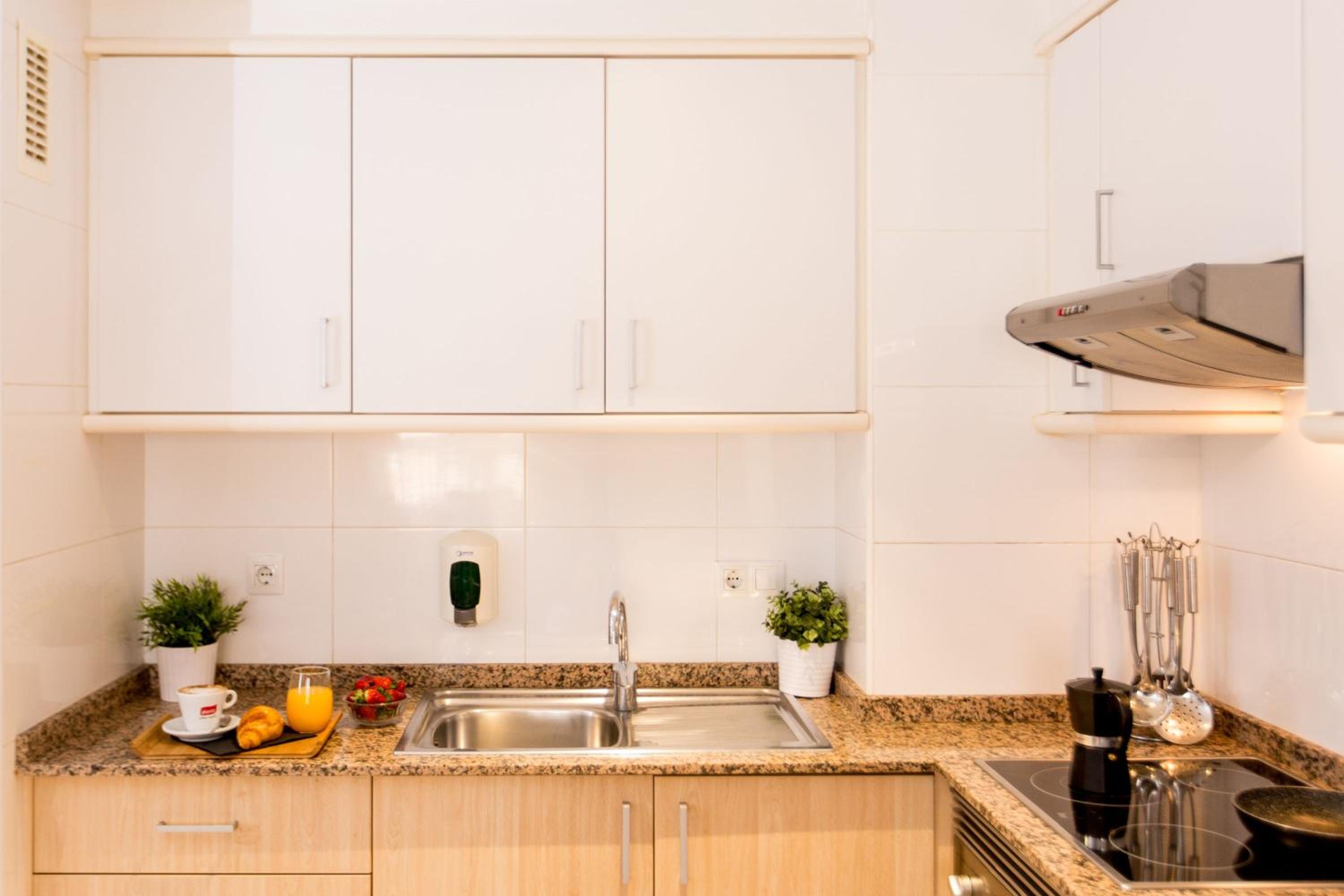 Two-Bedroom Apartment (6 Adults) - Photo 22