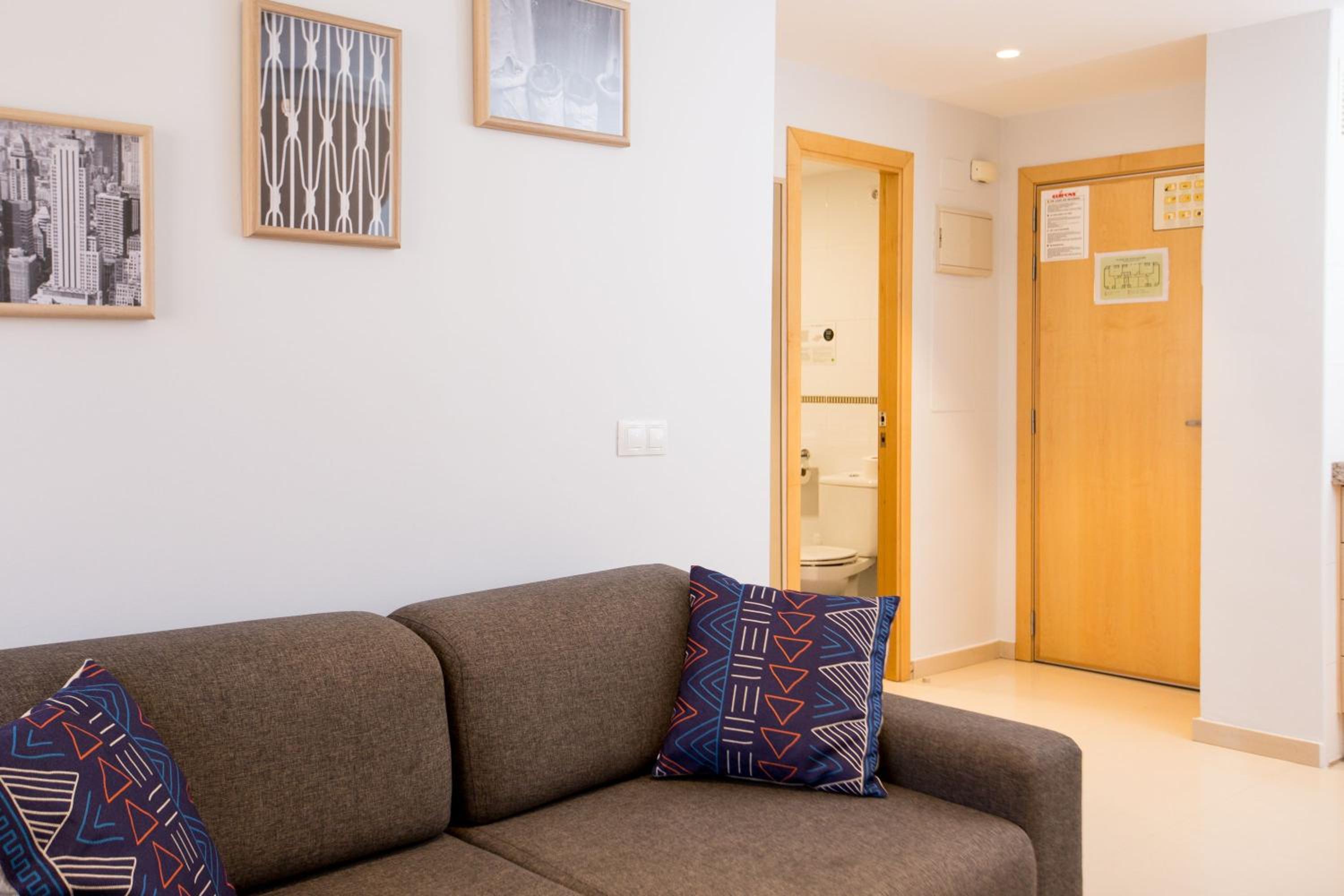 Two-Bedroom Apartment (6 Adults) - Photo 10