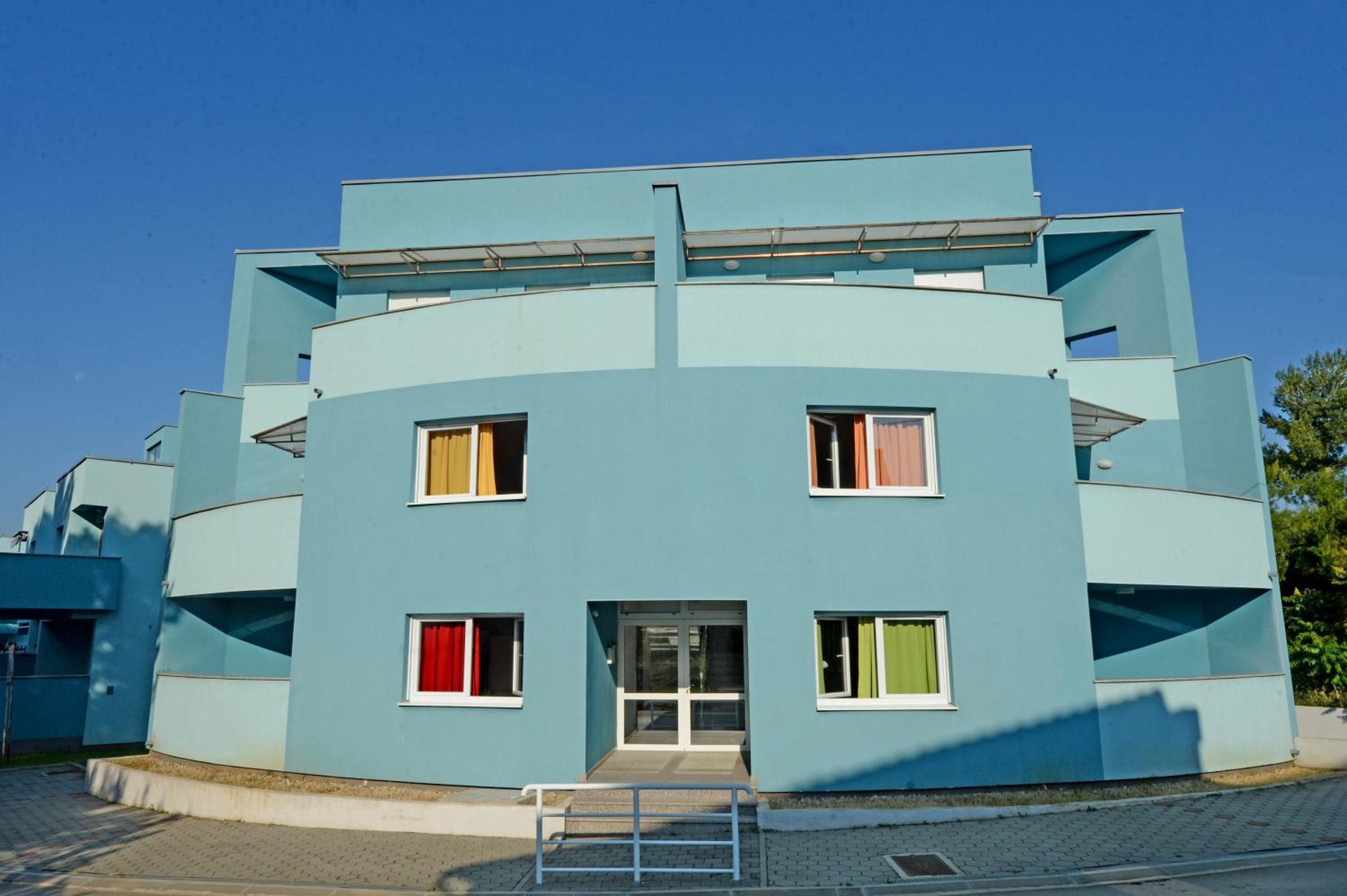 Apartment with Balcony - Photo 12