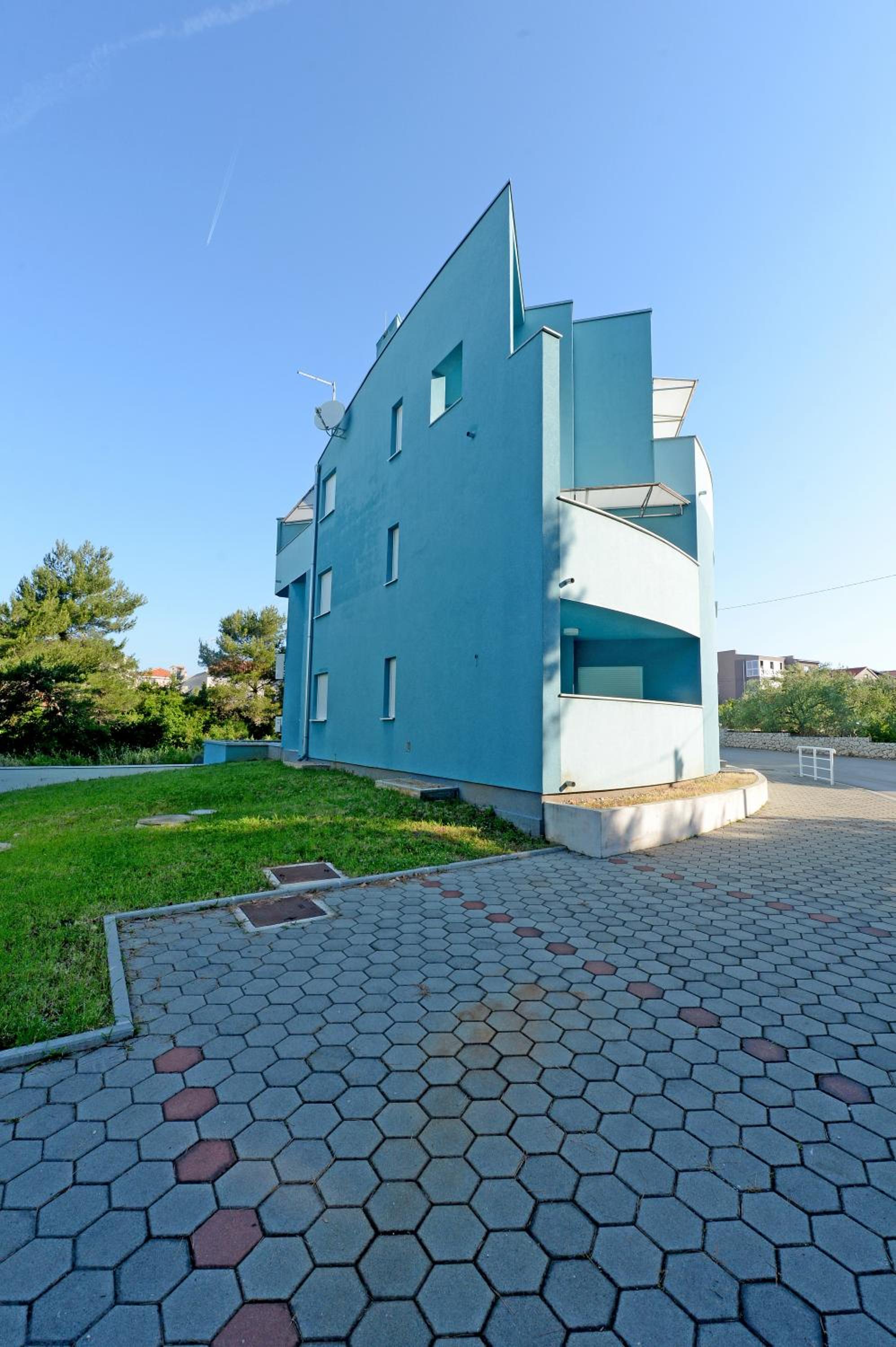 Apartment with Balcony - Photo 25