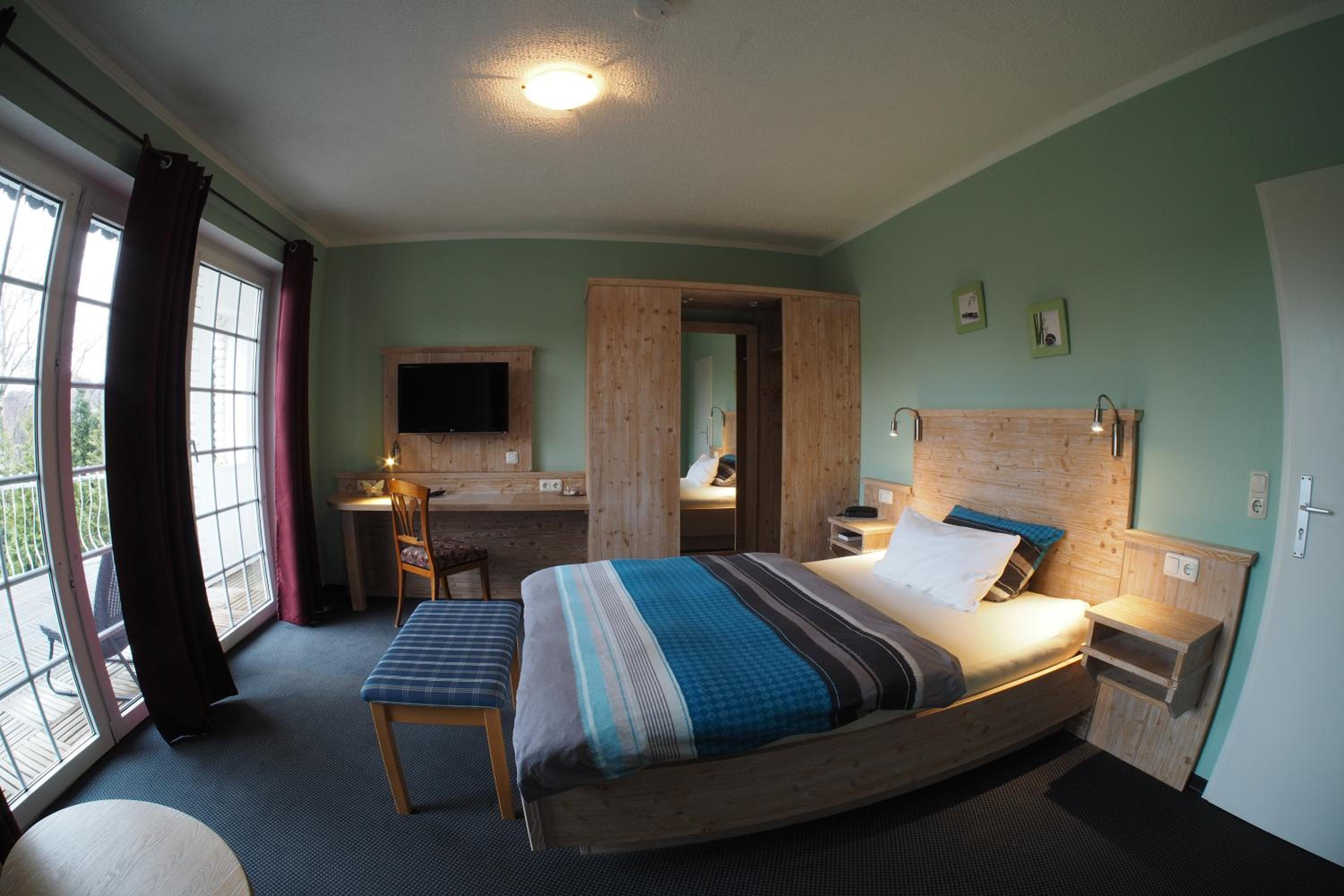 Large Double Room photo 1