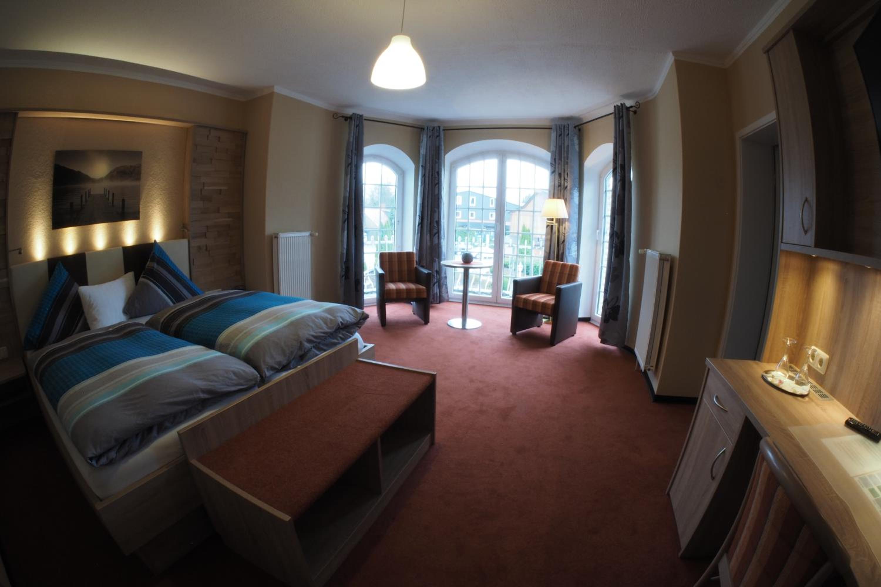 Large Double Room photo 3