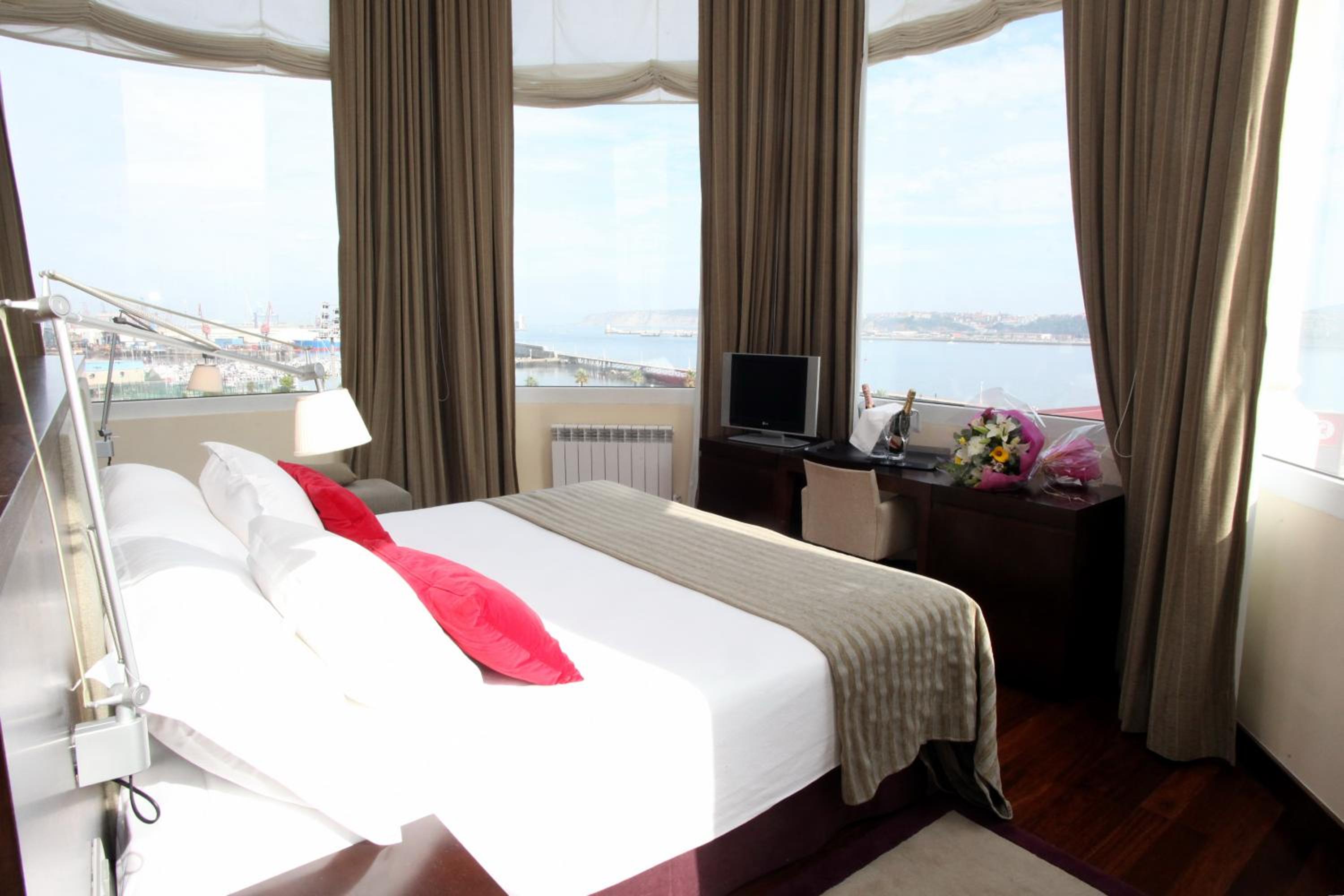 Junior Suite with Sea View - Photo 1