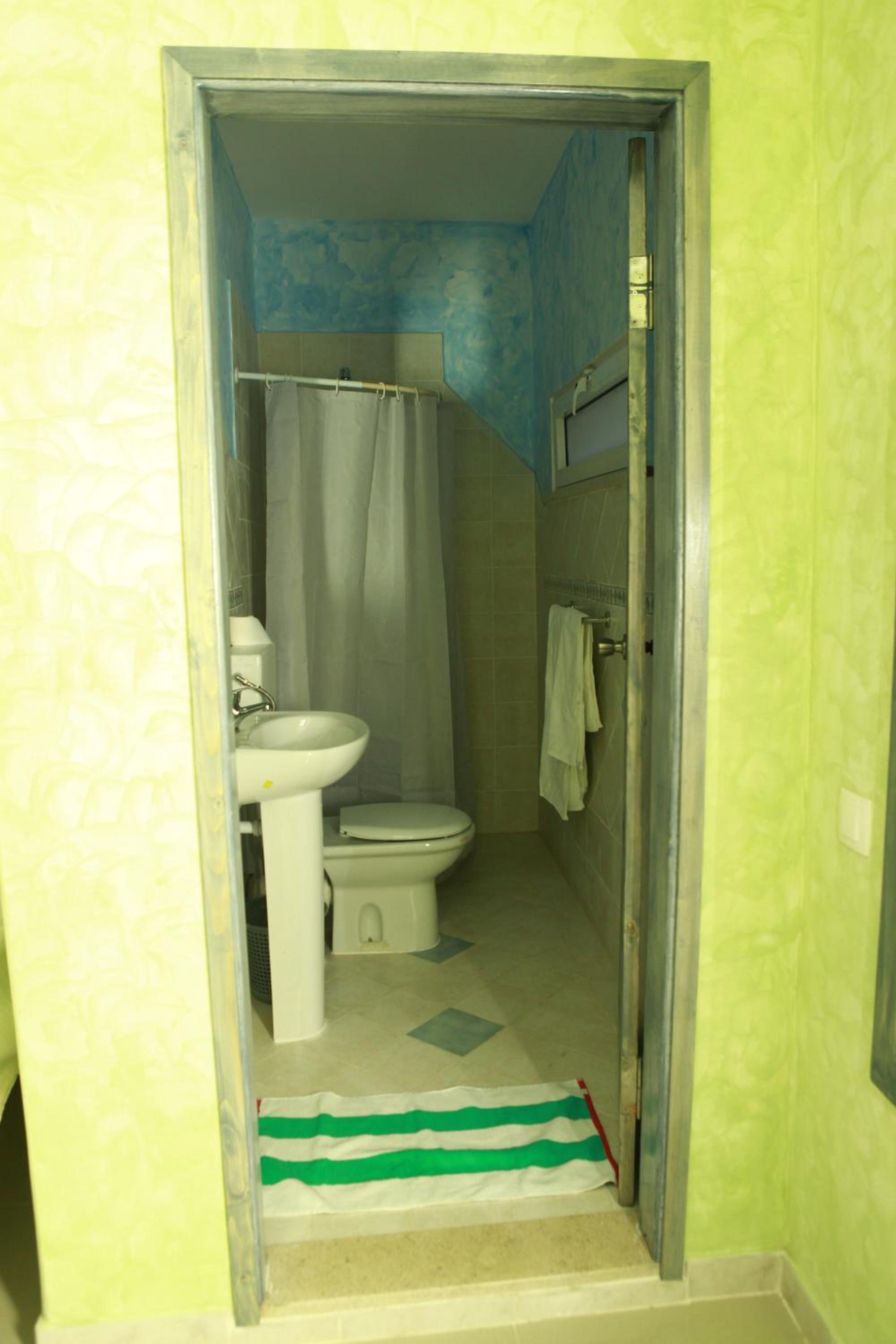 Quadruple Room with Private Bathroom photo 3