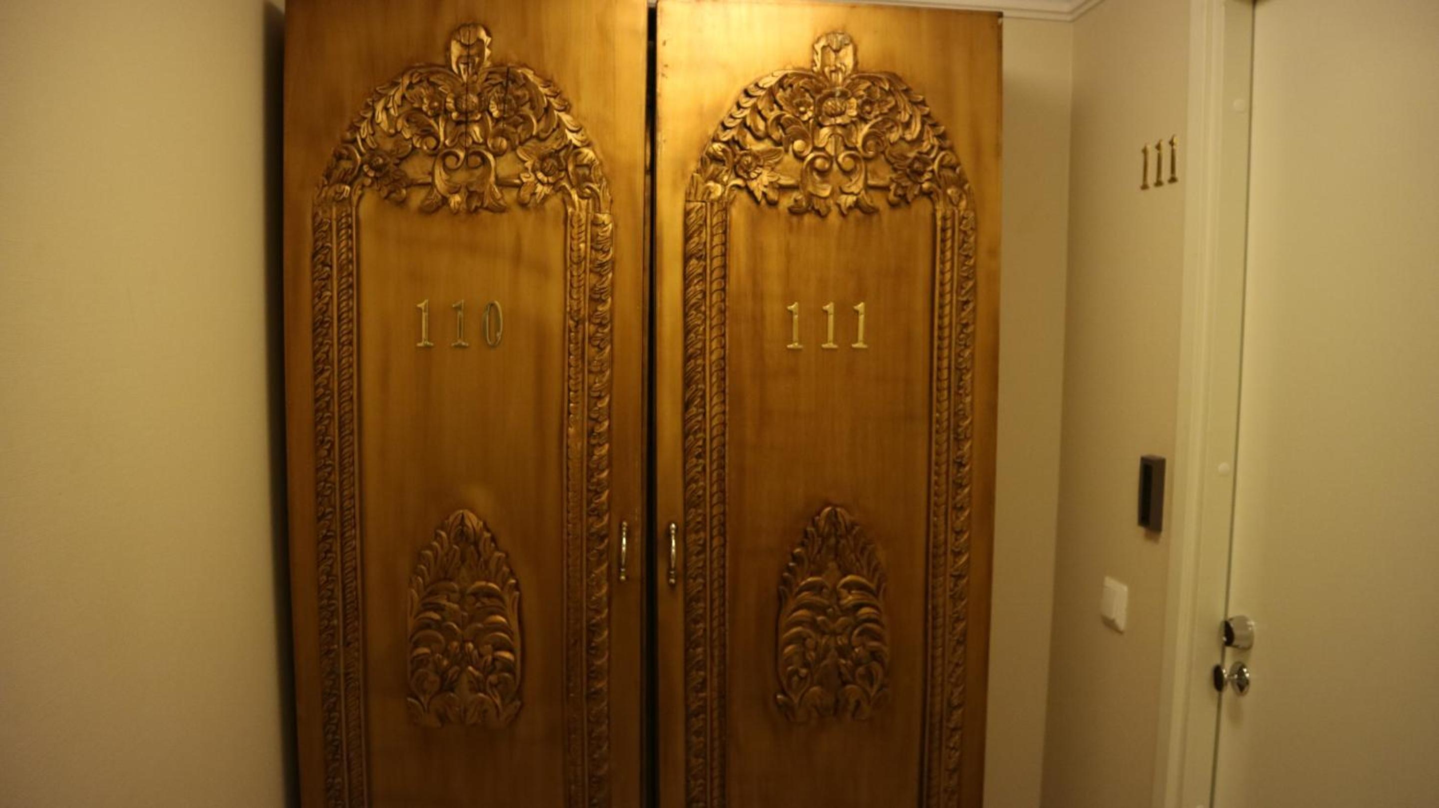 Single Room with Shared Shower and Toilet