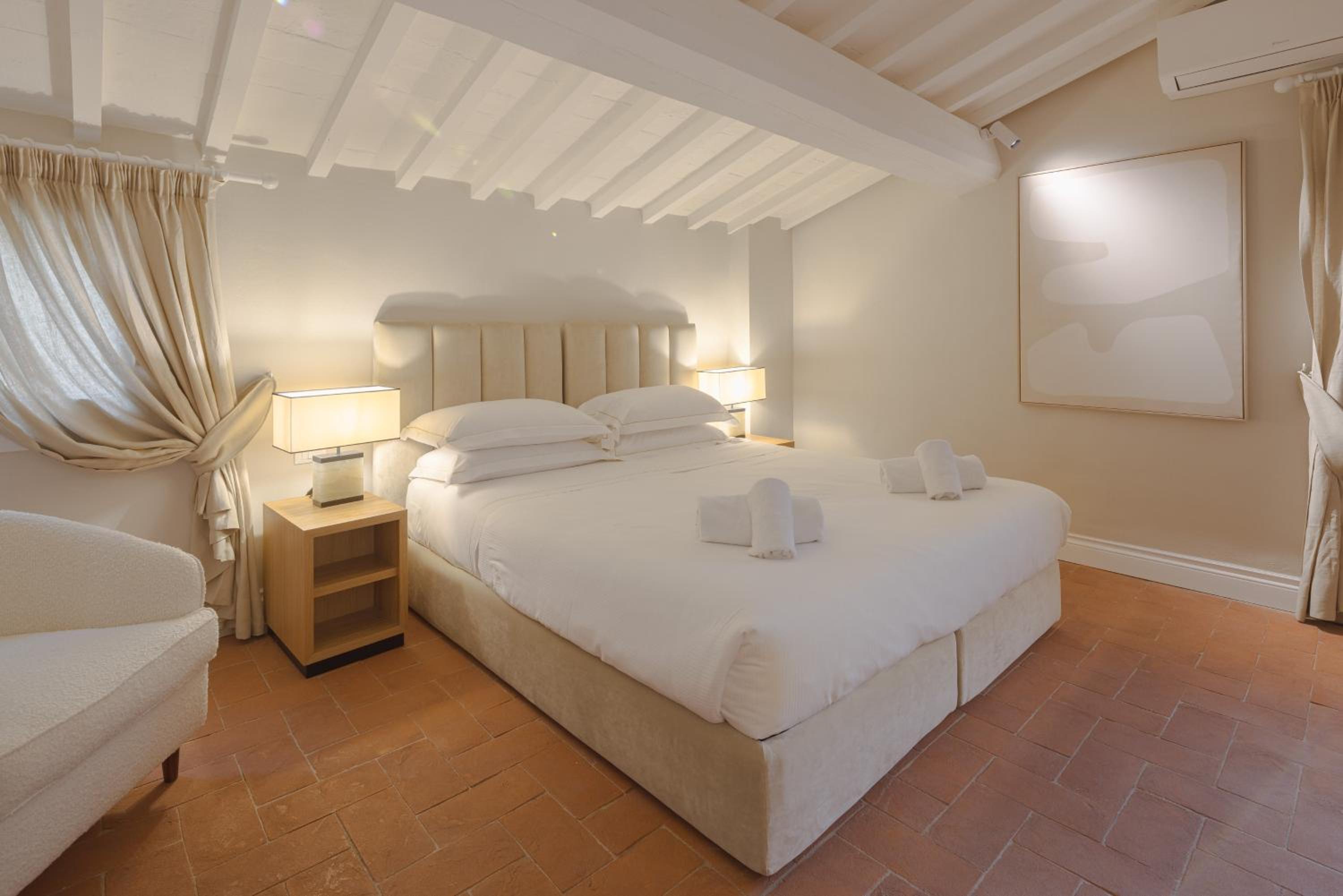 Standard Queen Room photo 2
