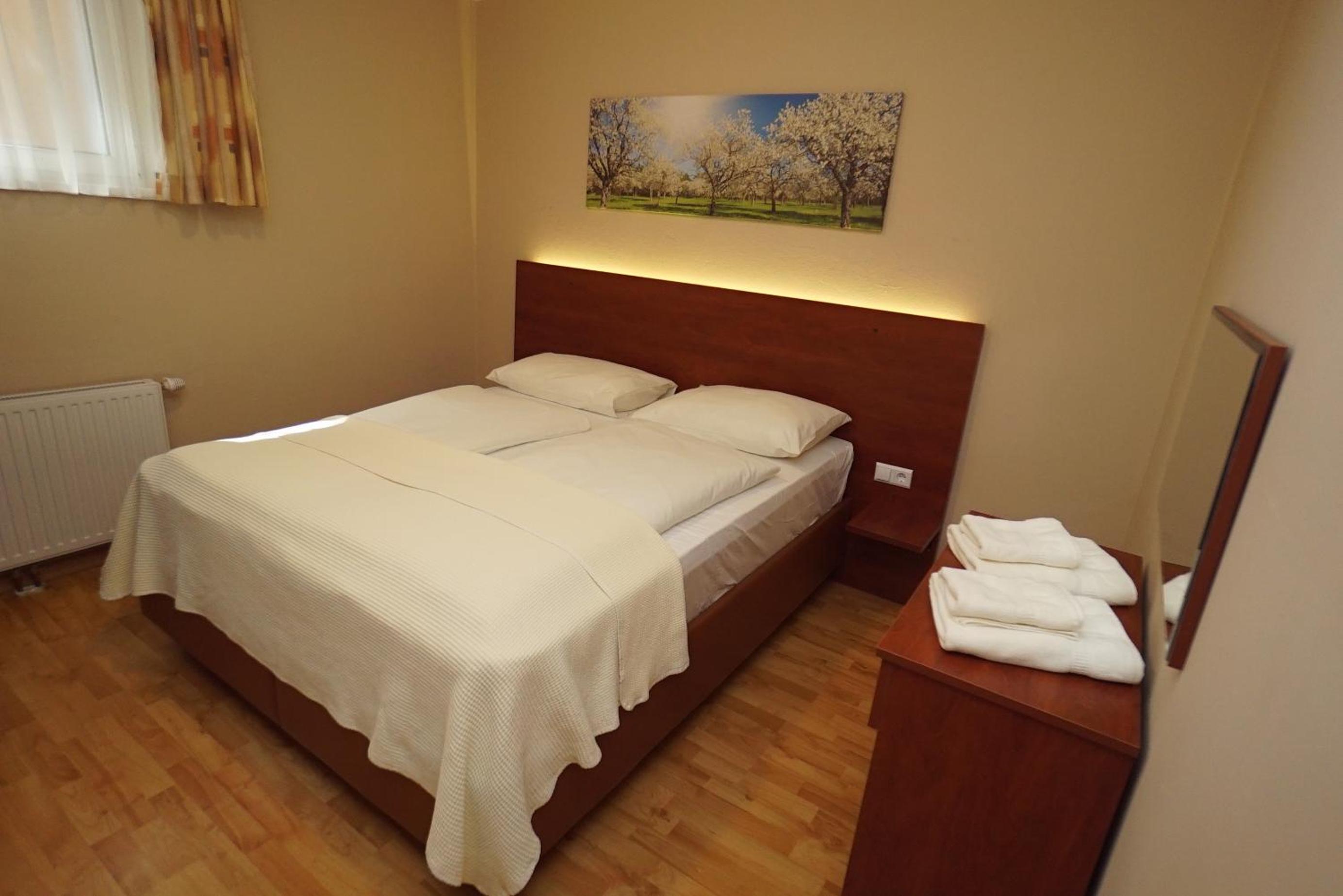 One Bedroom Apartment with Lateral Lake View photo 1