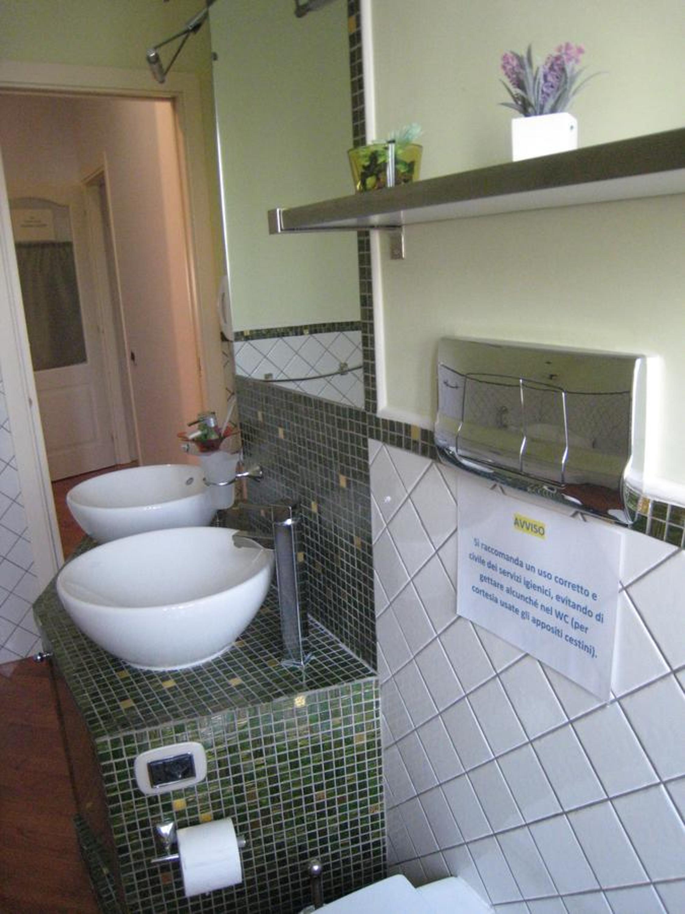 Deluxe Triple Room with Lateral Sea View - Photo 4