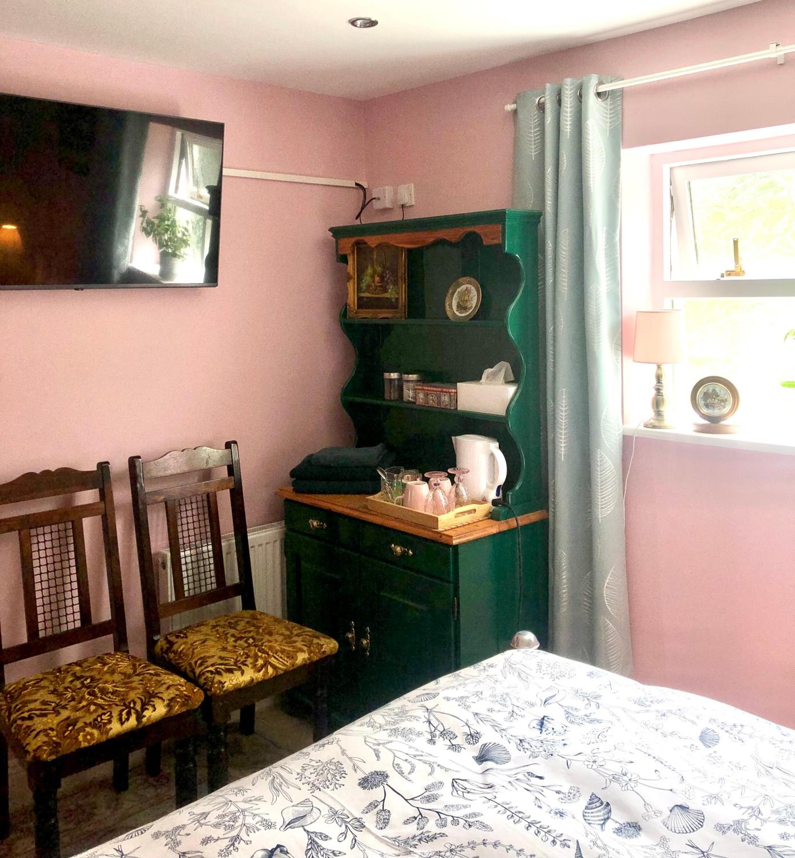 Deluxe Double Room with Shower photo 3