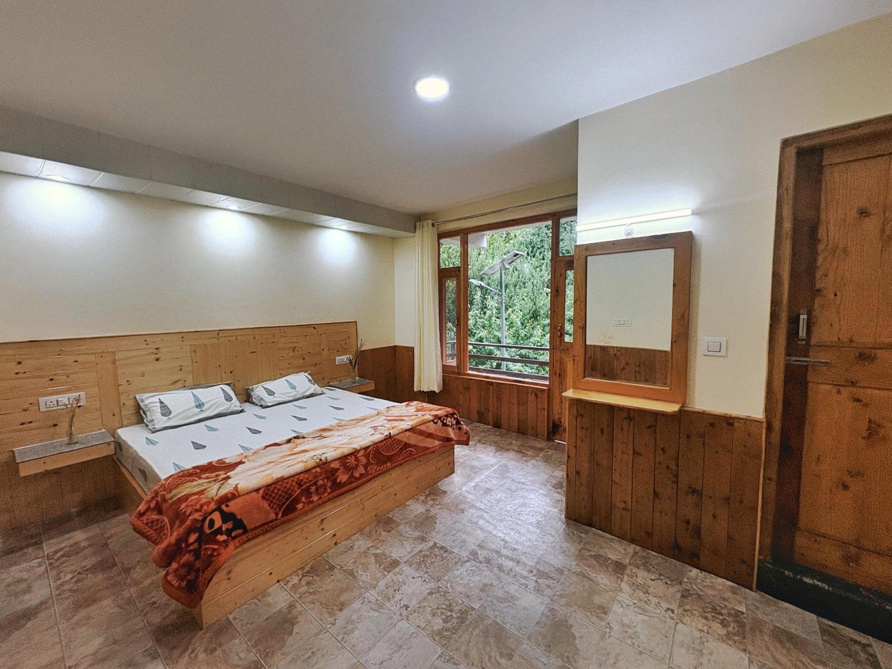 Queen Room with Balcony