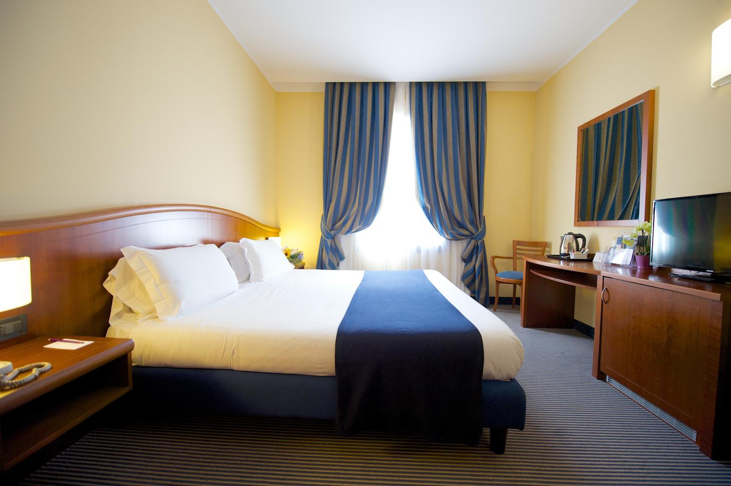 Standard Room with 1 Double Bed - Photo 4