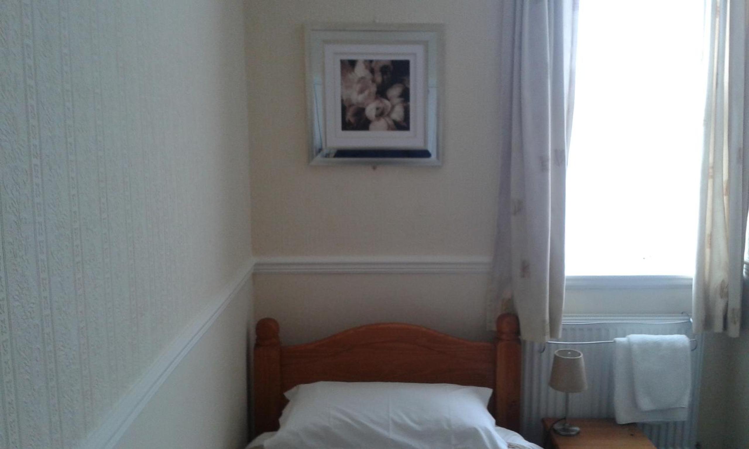 Single Room with Shared Bathroom photo 3