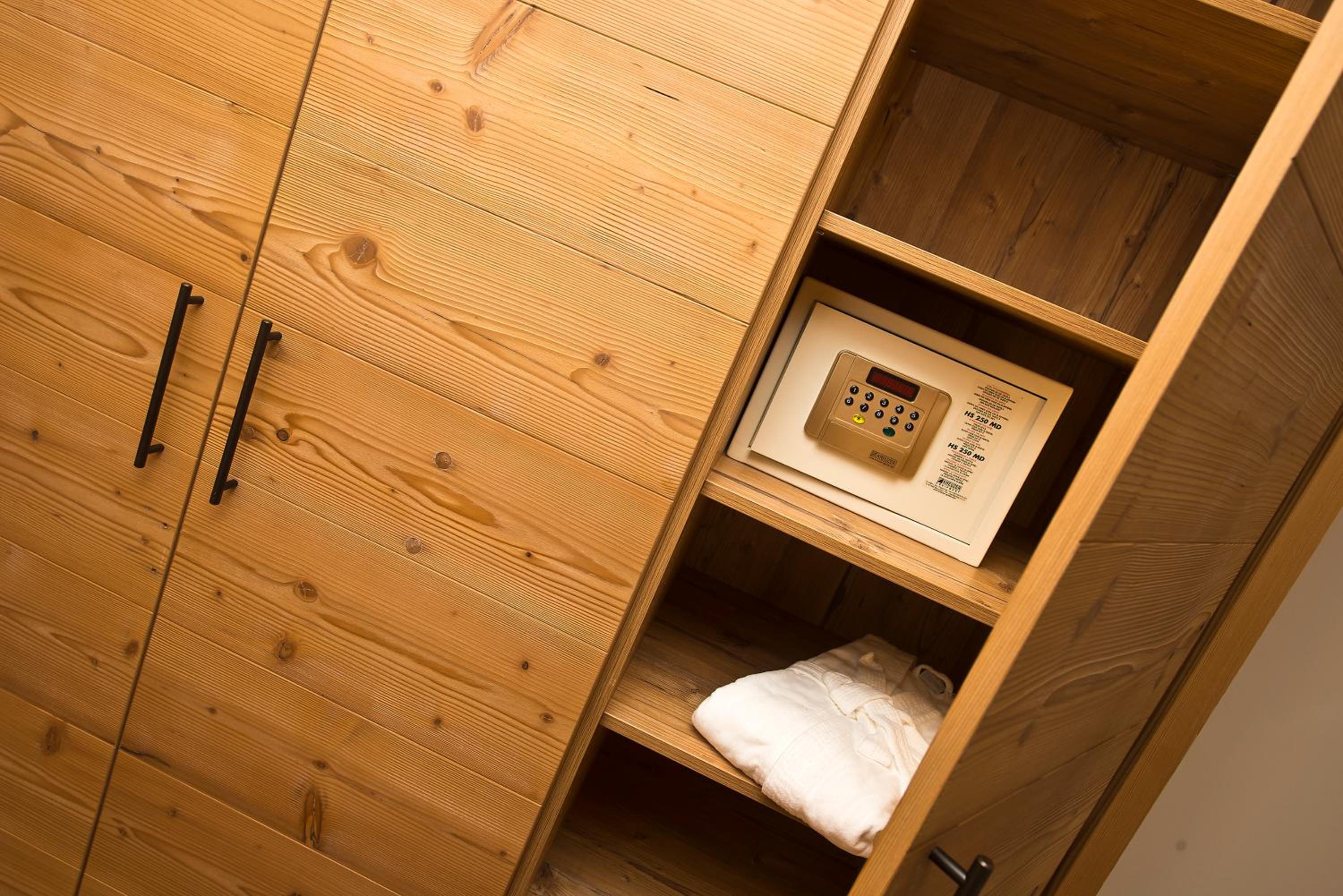 Deluxe Double or Twin Room with Mountain View - Photo 6