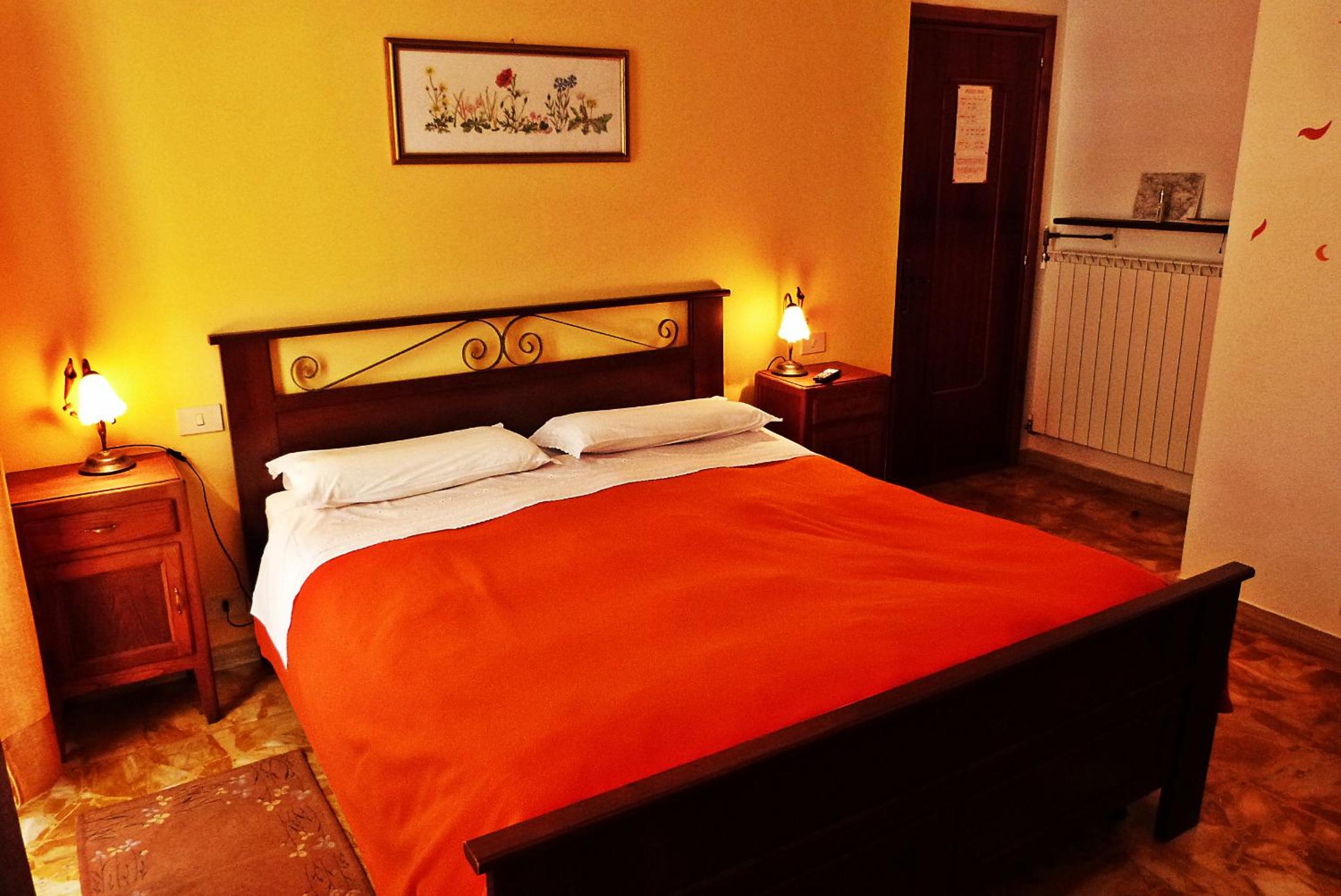 Standard Double Room with Shared Bathroom photo 2