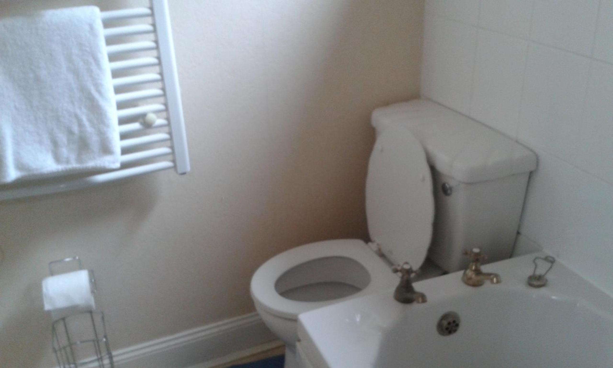 Twin Room with Bathroom photo 3