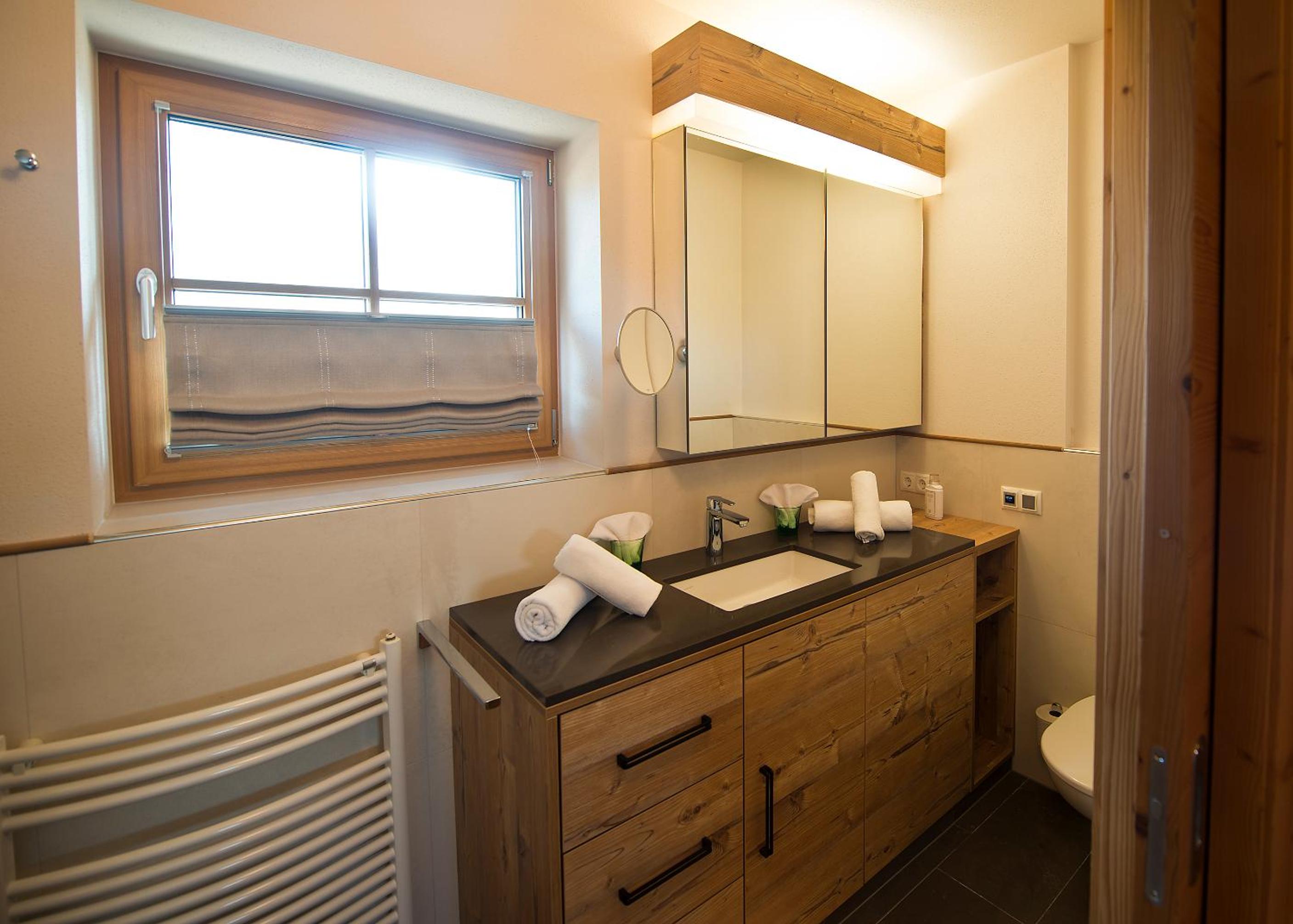 Deluxe Double or Twin Room with Mountain View - Photo 3