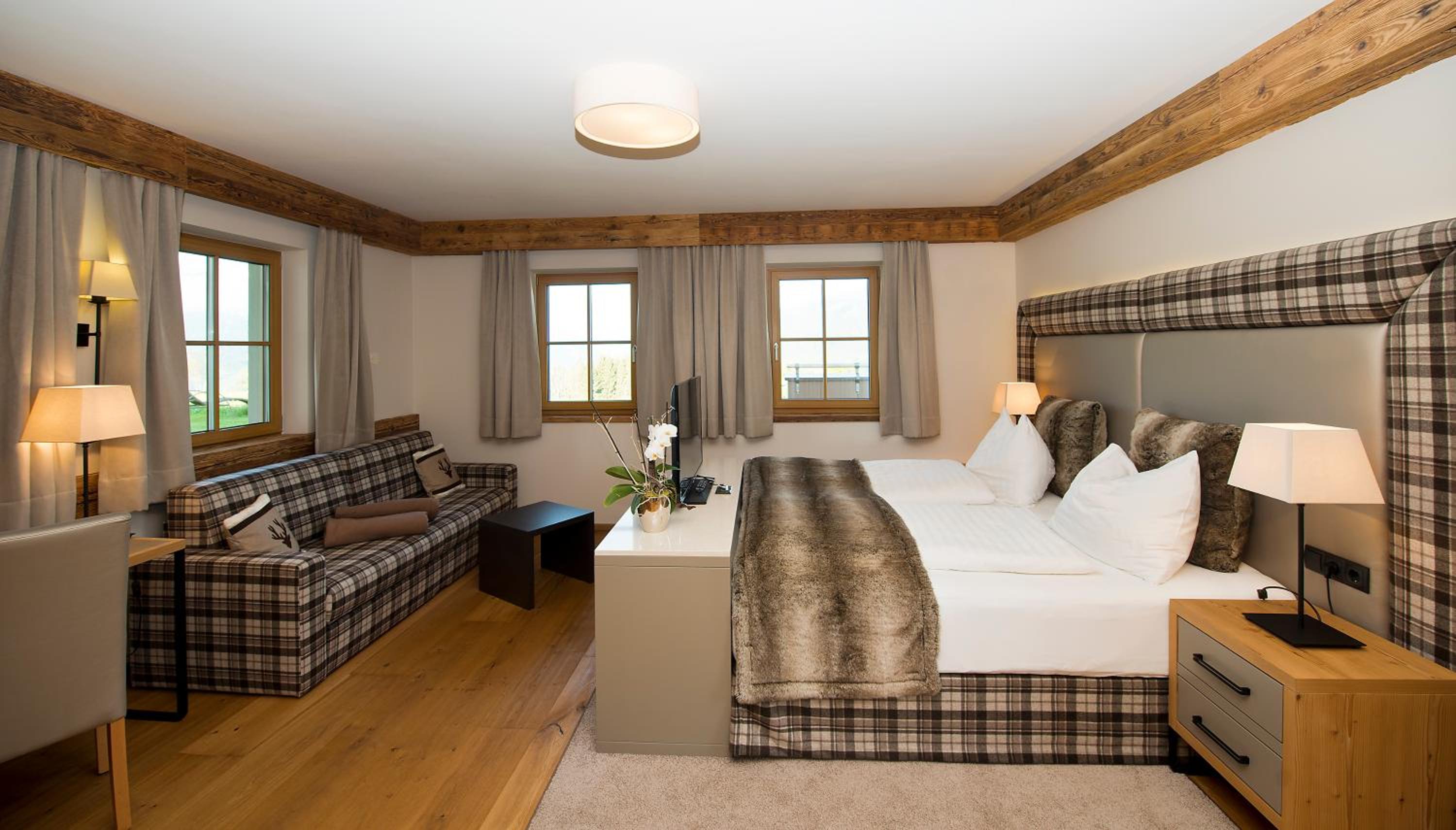 Deluxe Double or Twin Room with Mountain View - Photo 1