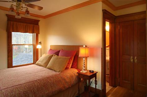 Queen Room photo 3