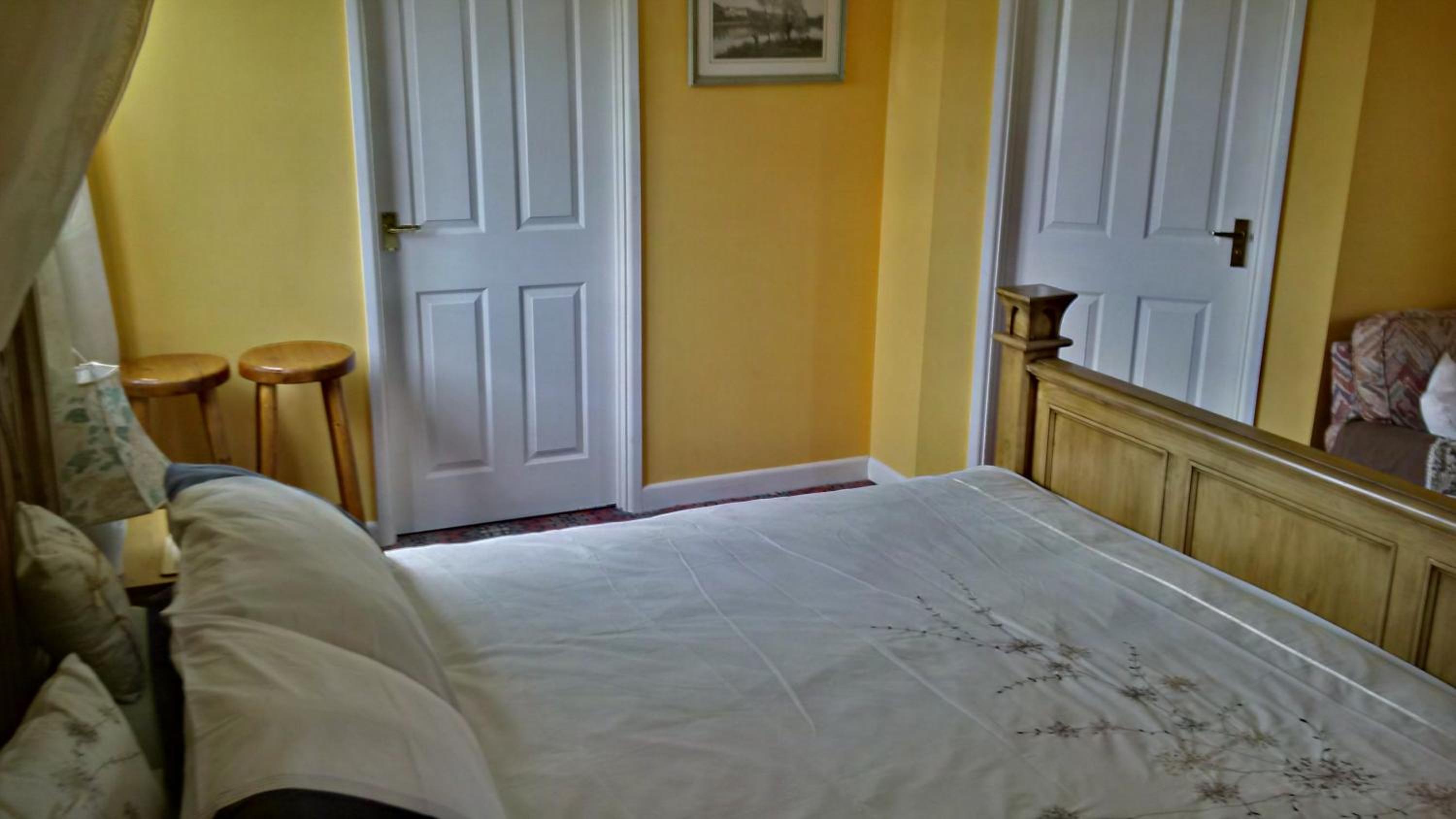 King Room with Extra Bed - Photo 2