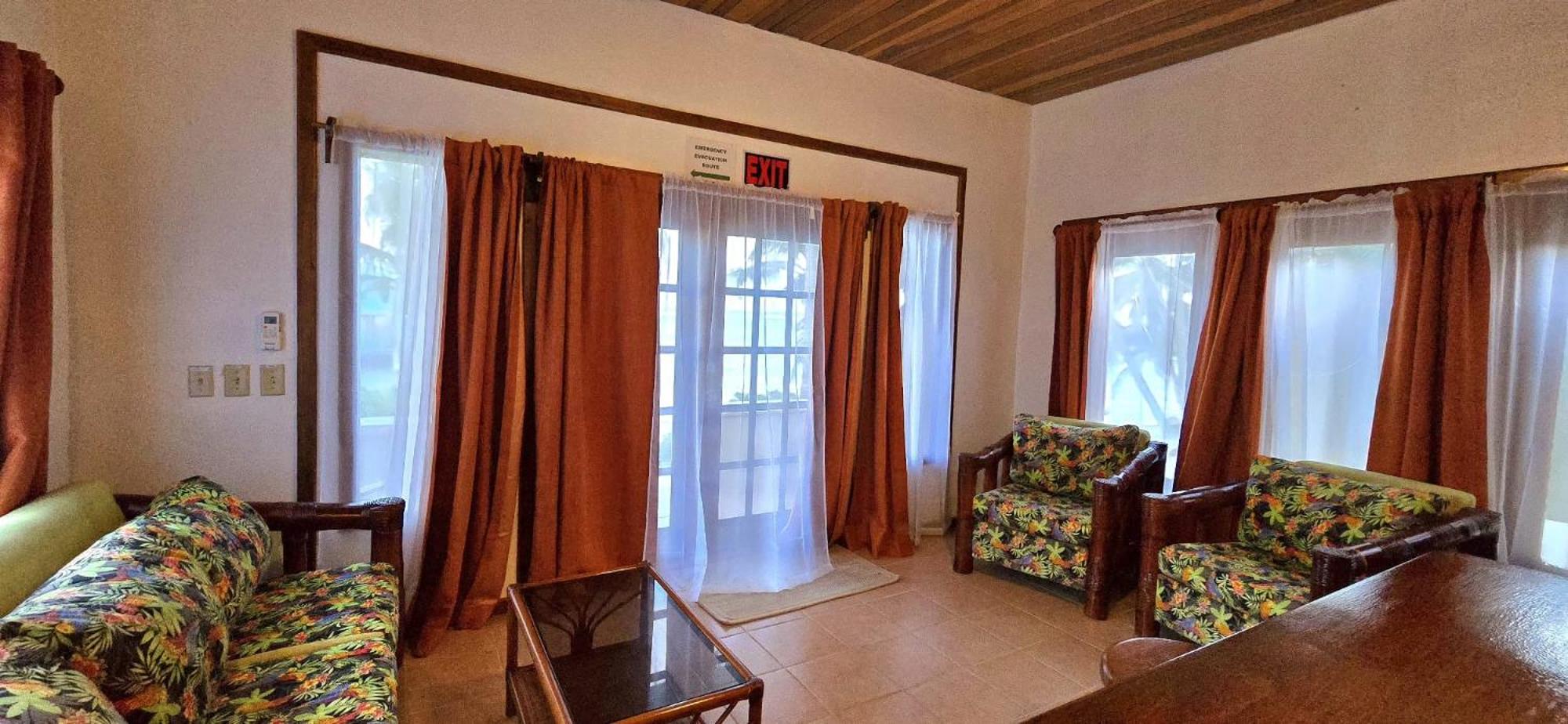 Villa photo 2