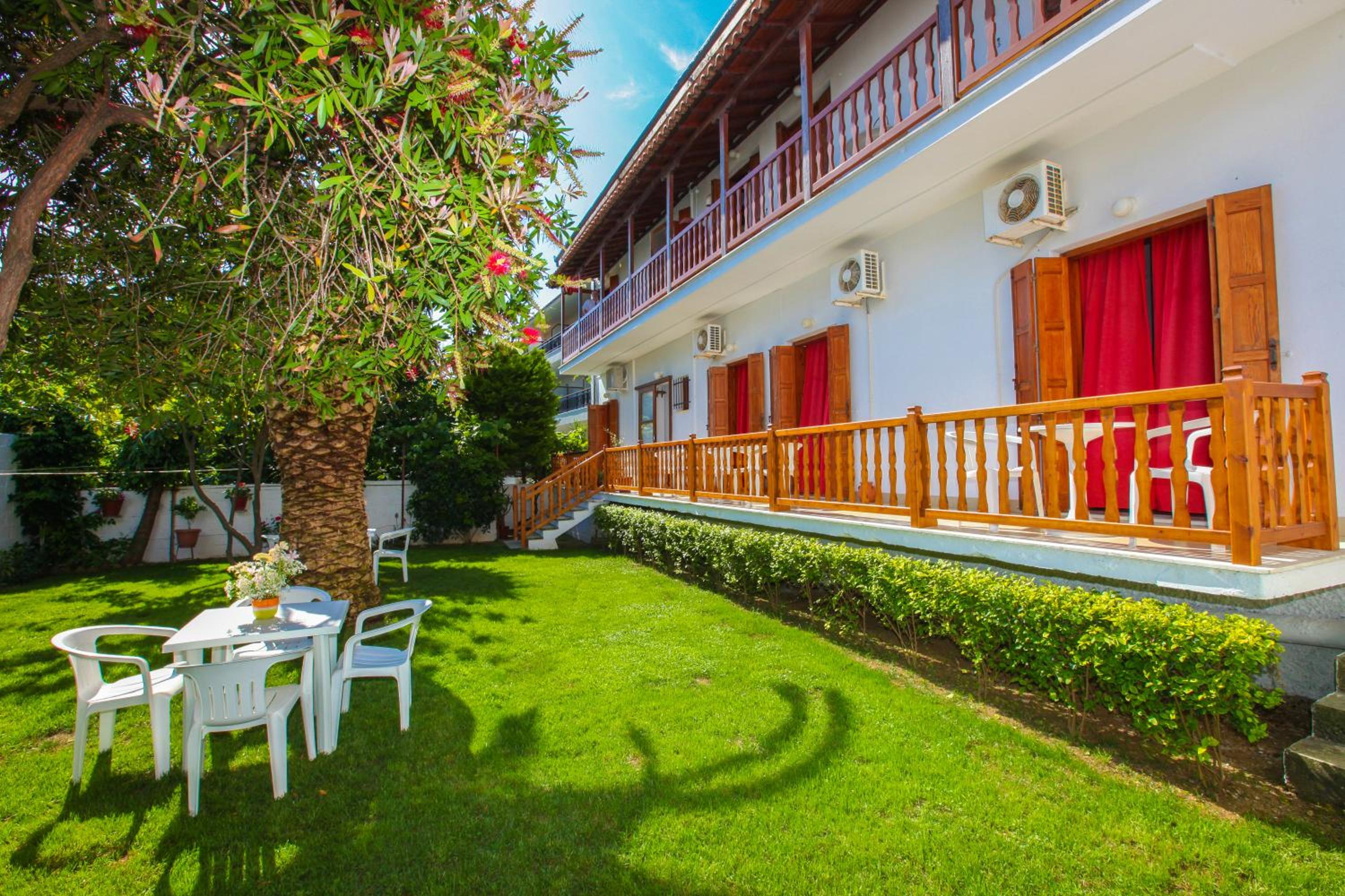  Two Bedroom Quadruple Room with Garden View photo 3