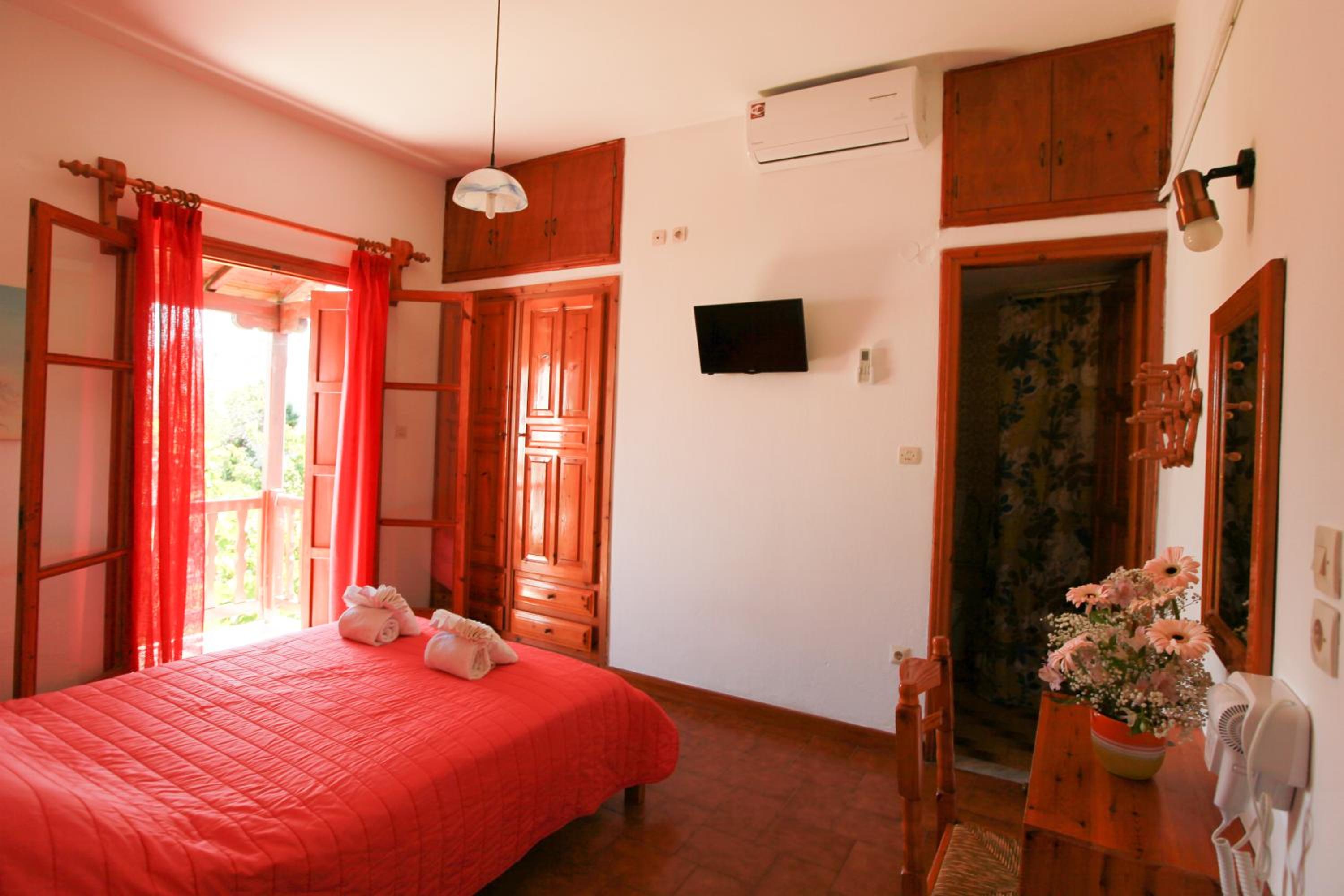 Two-Spaces Apartment (3 Adults) with Garden View photo 1