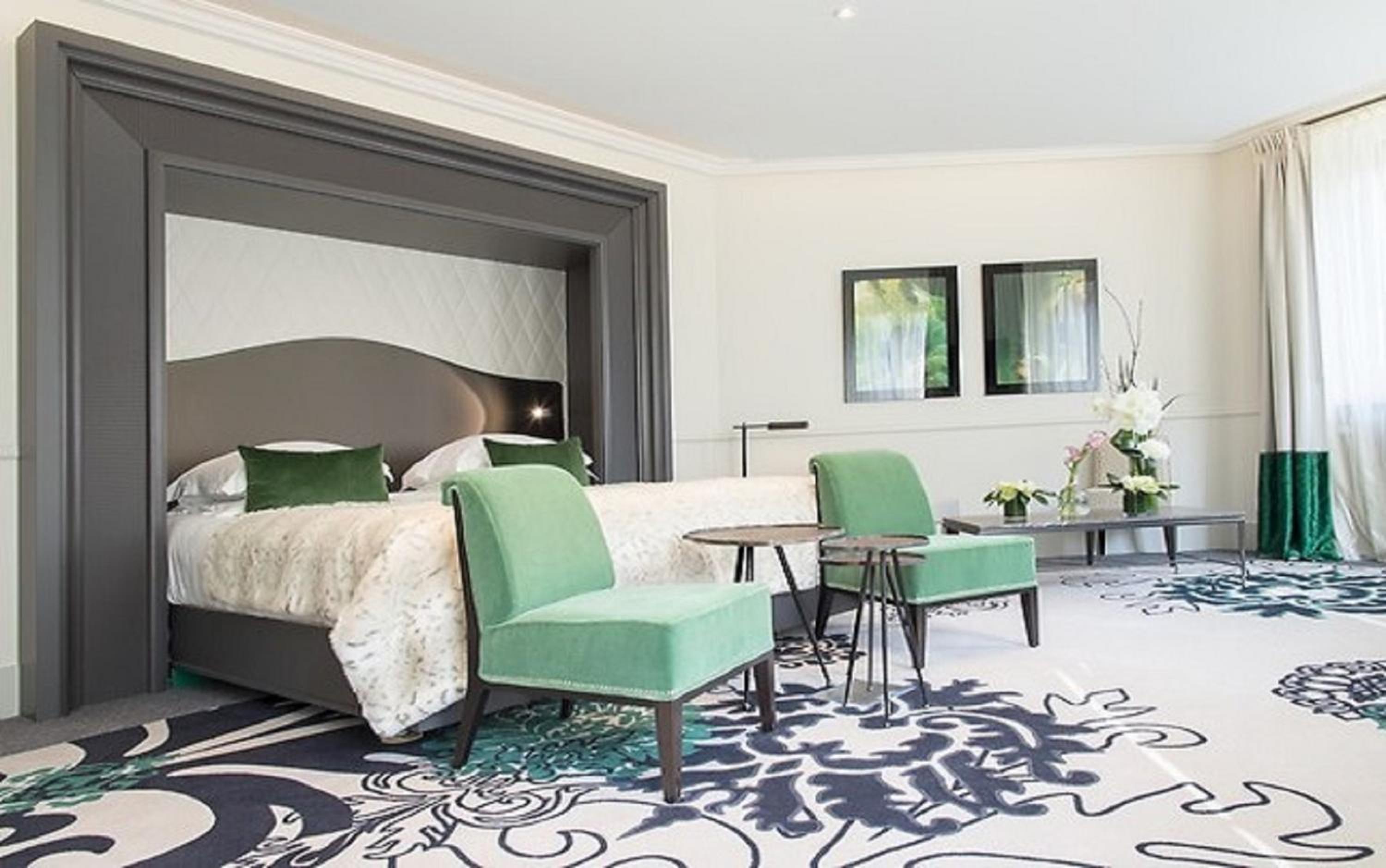 Junior Suite with Opera View and Balcony