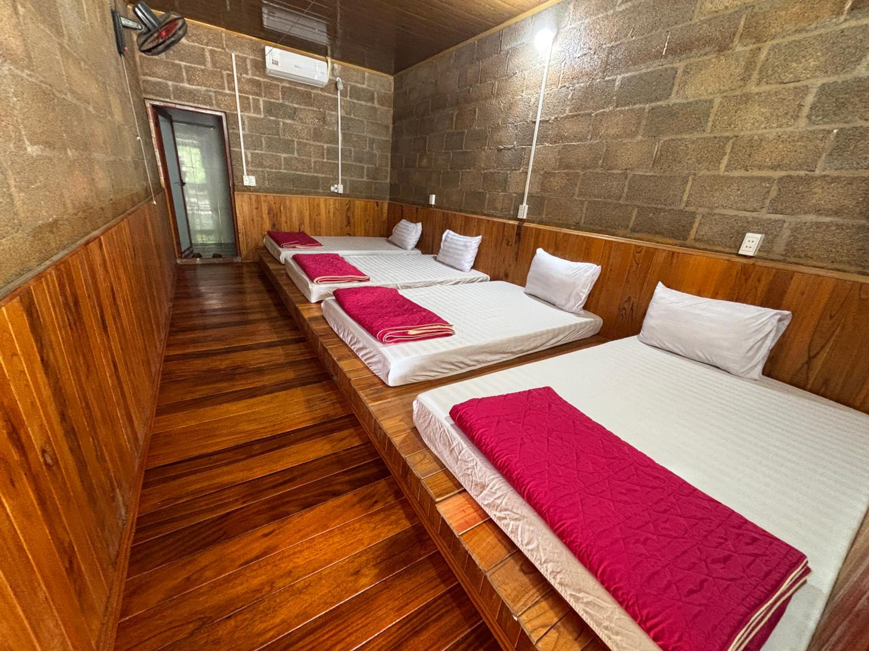 Bed in 10-Bed Mixed Dormitory Room photo 3