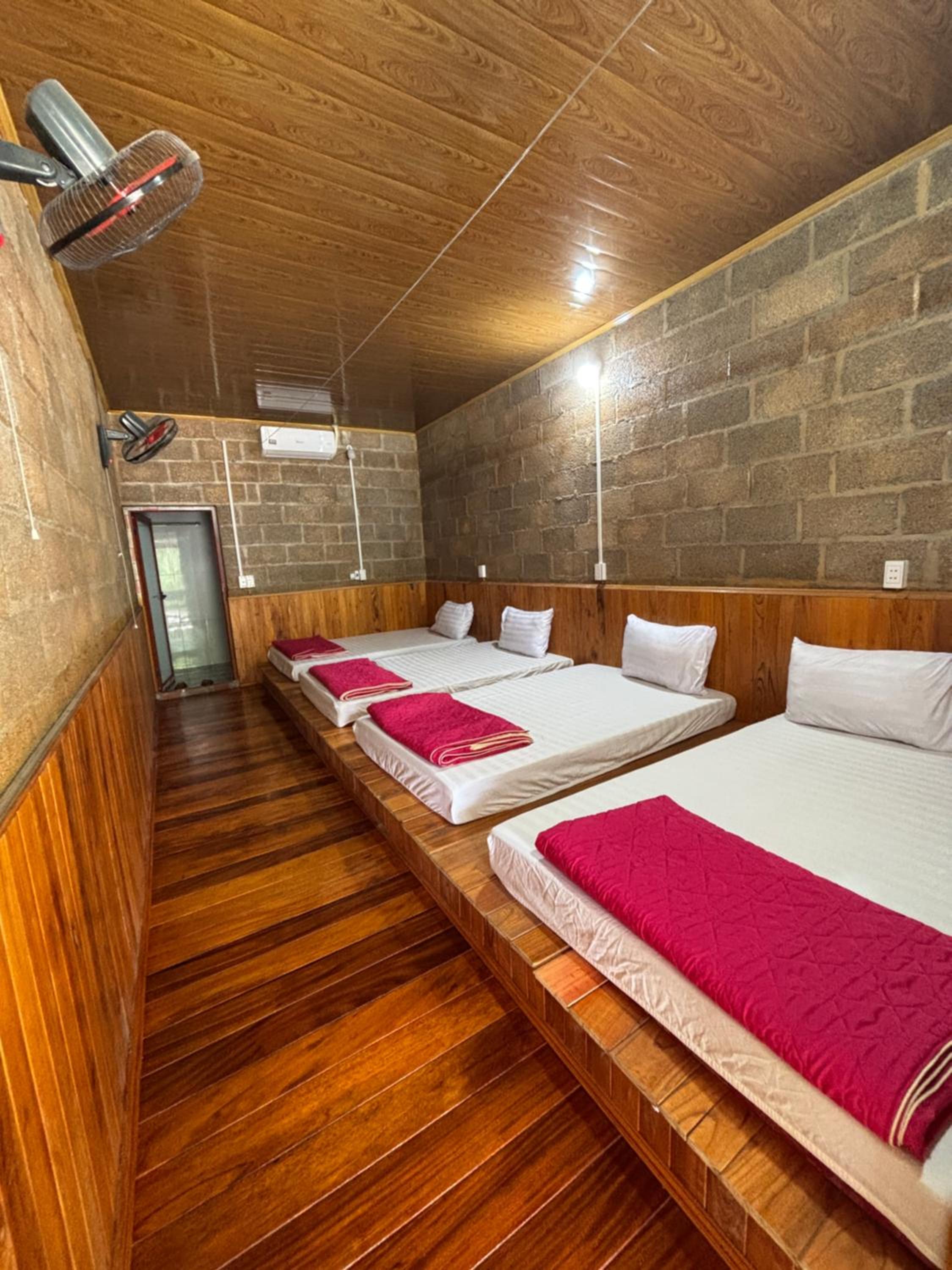 Bed in 10-Bed Mixed Dormitory Room photo 2