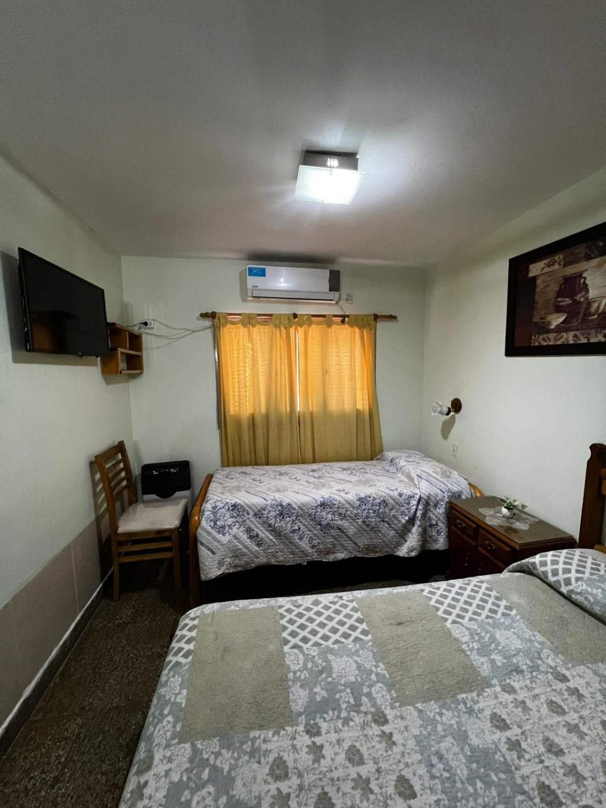 Economy Triple Room photo 2