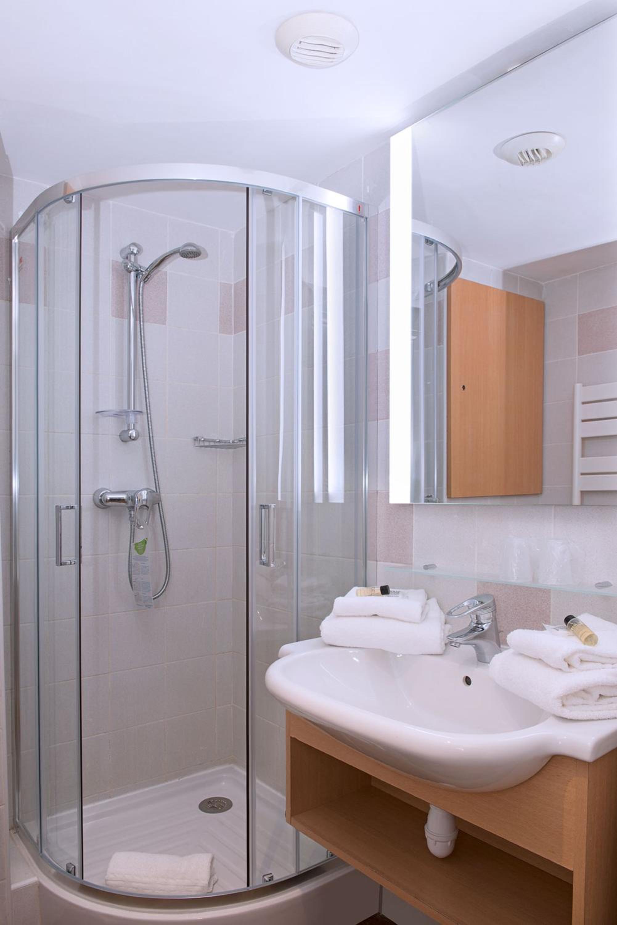 Standard Double Room - Photo 3