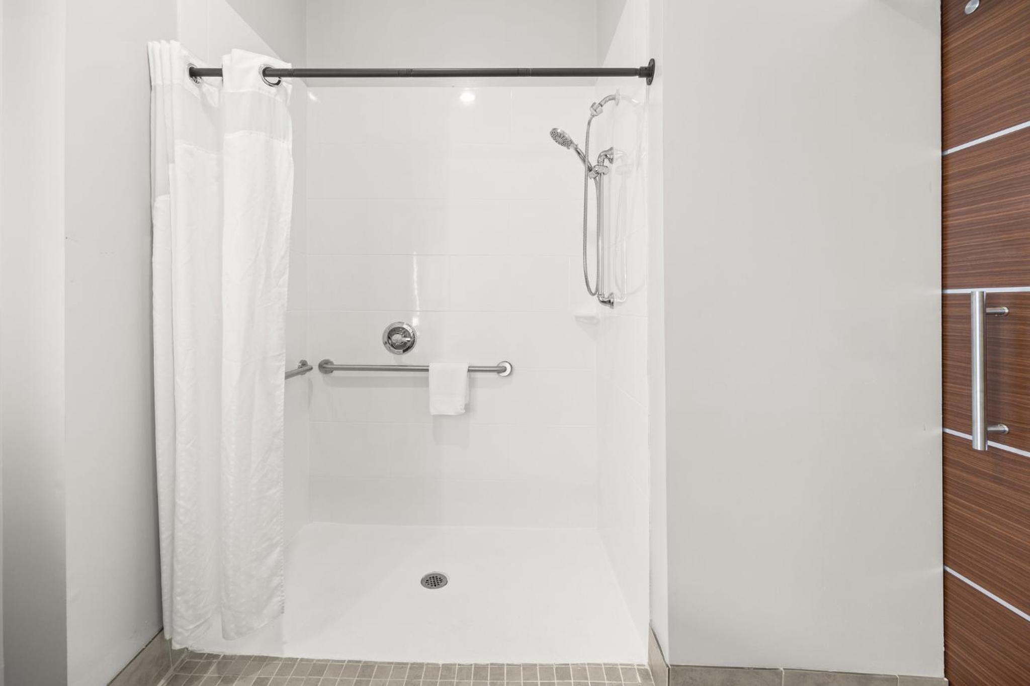 Queen Room with Two Queen Beds and Communications Mobility Accessible Roll-In Shower - Photo 7