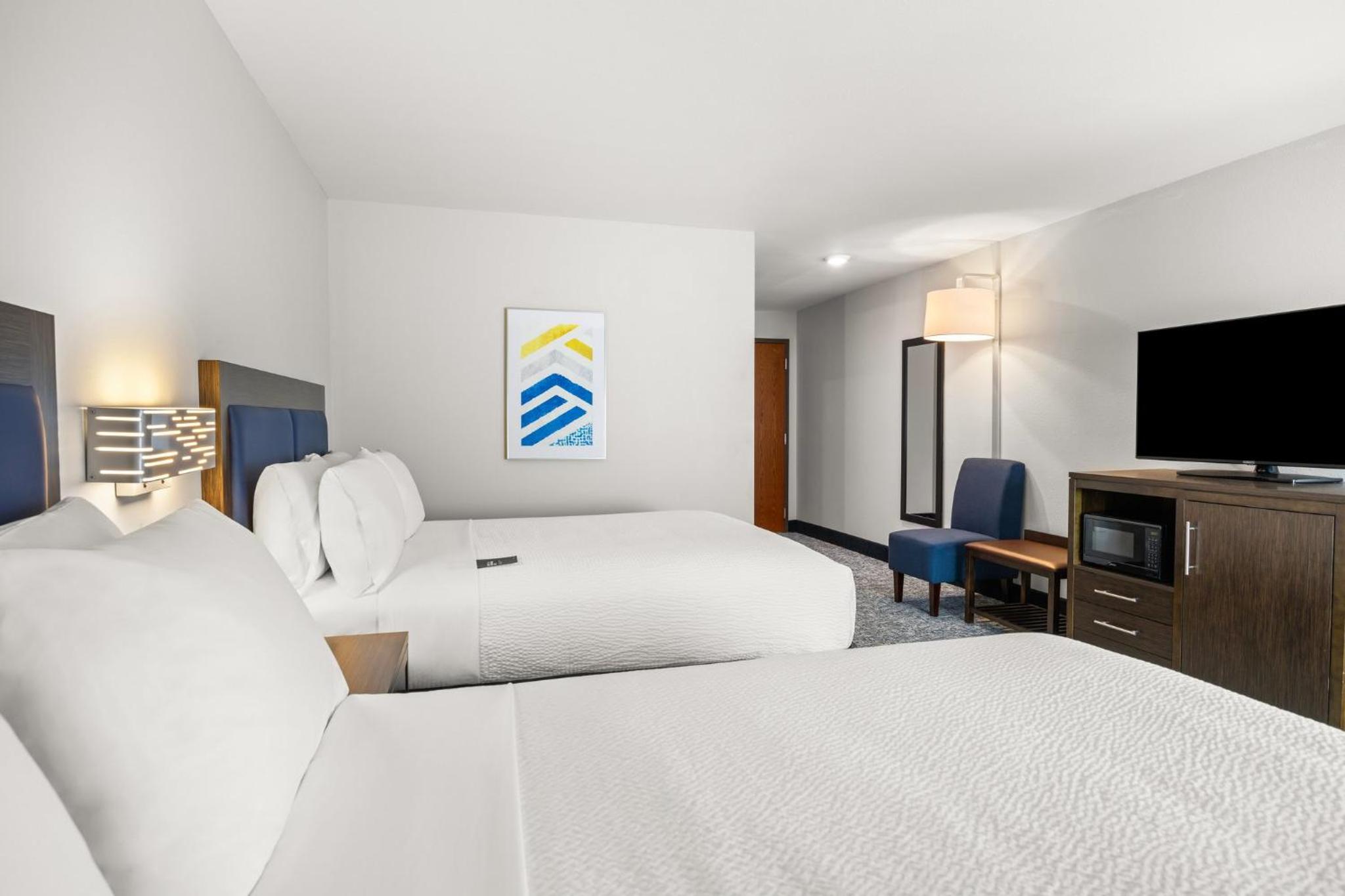 Standard Room with Two Queen Beds - Photo 3