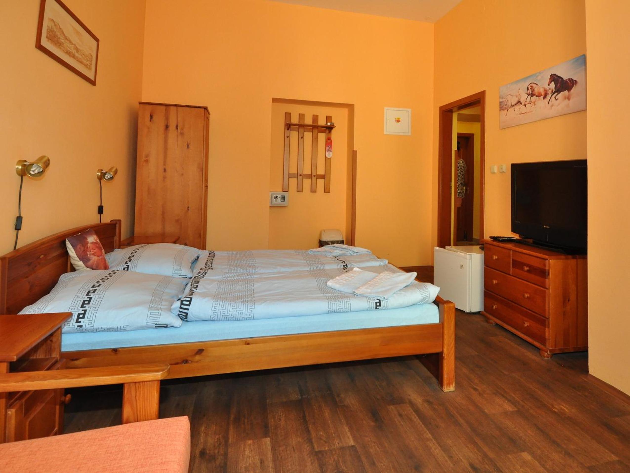 Twin Room - Photo 13