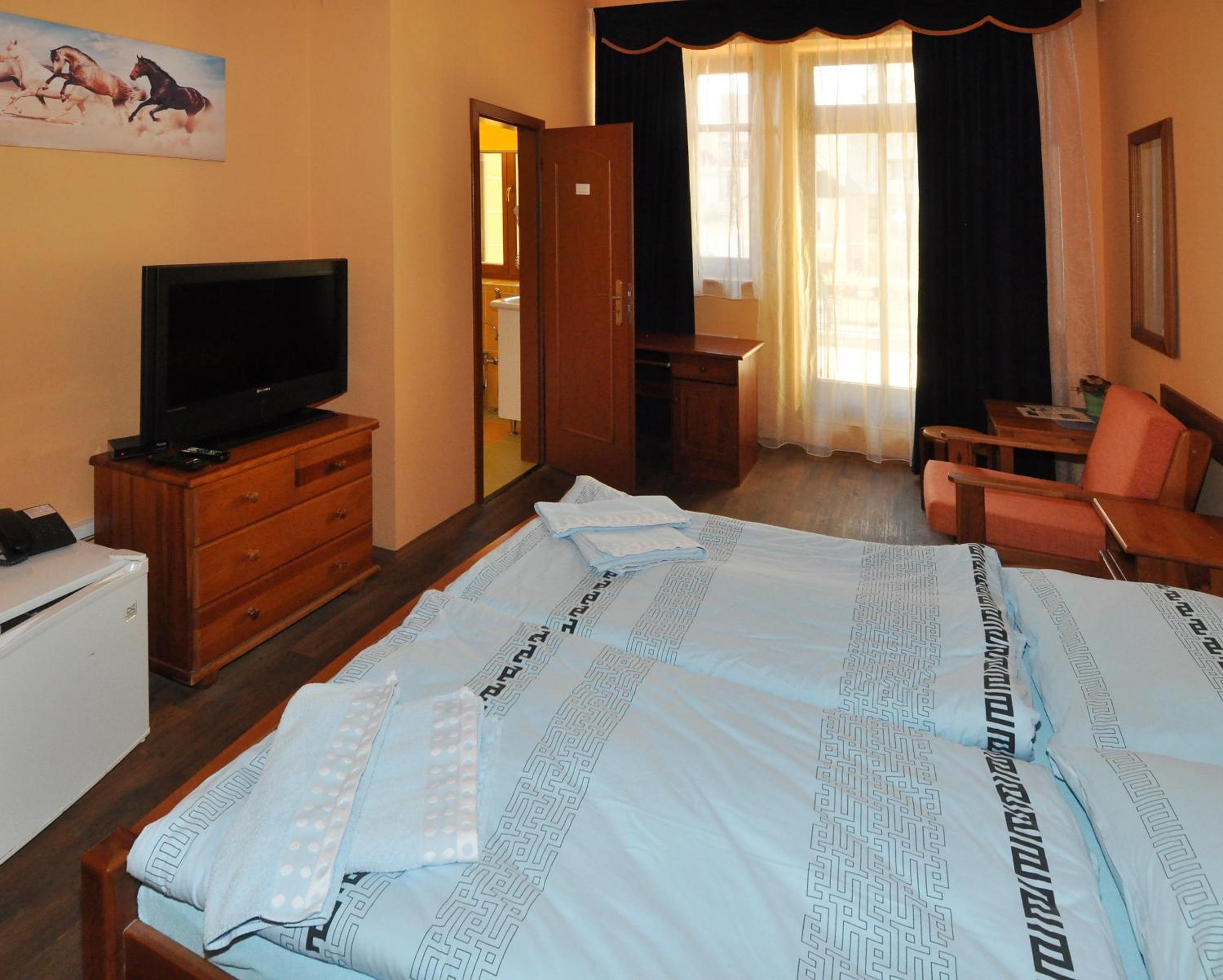 Twin Room - Photo 4