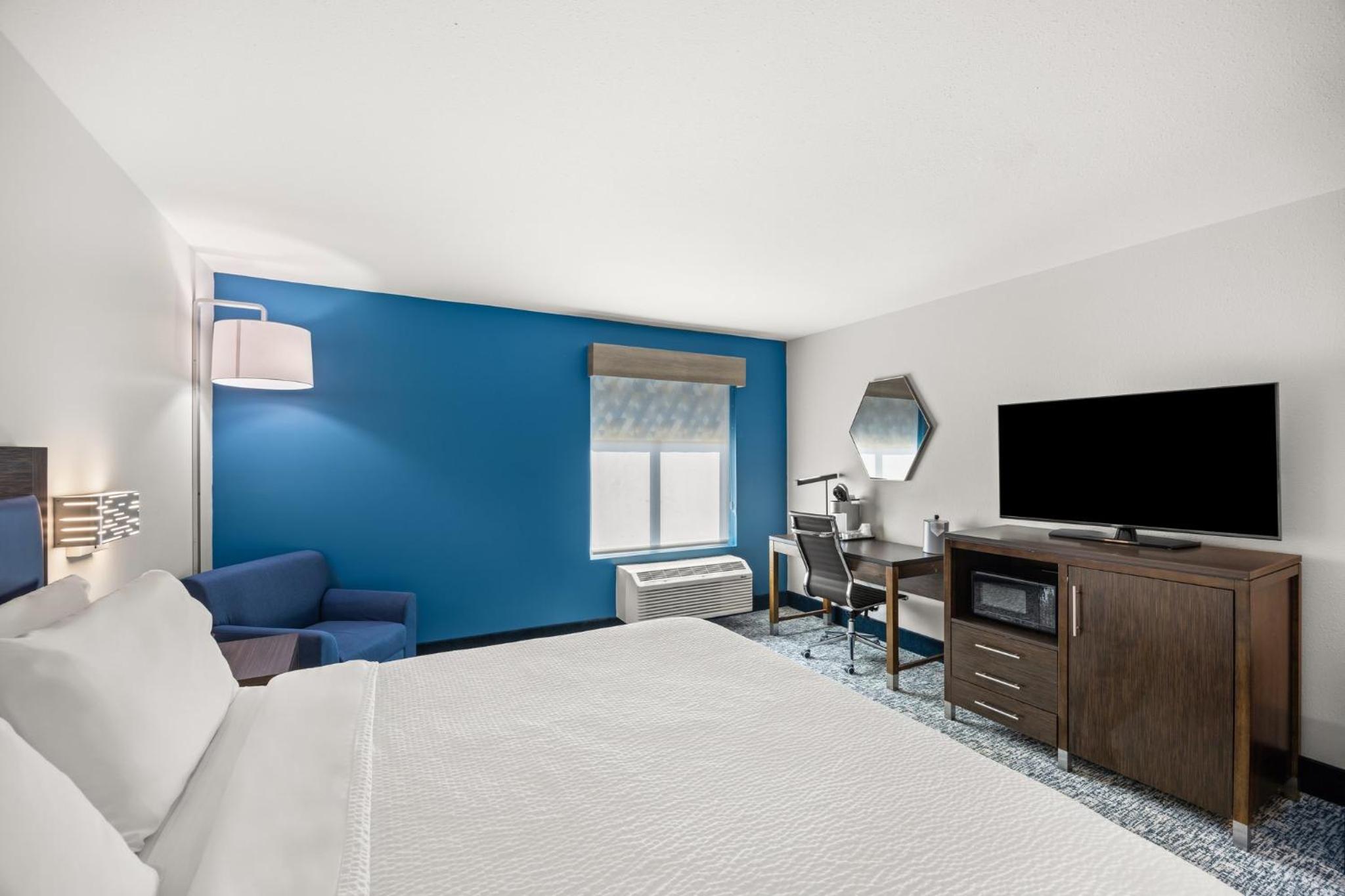 Standard King Room - Photo 6