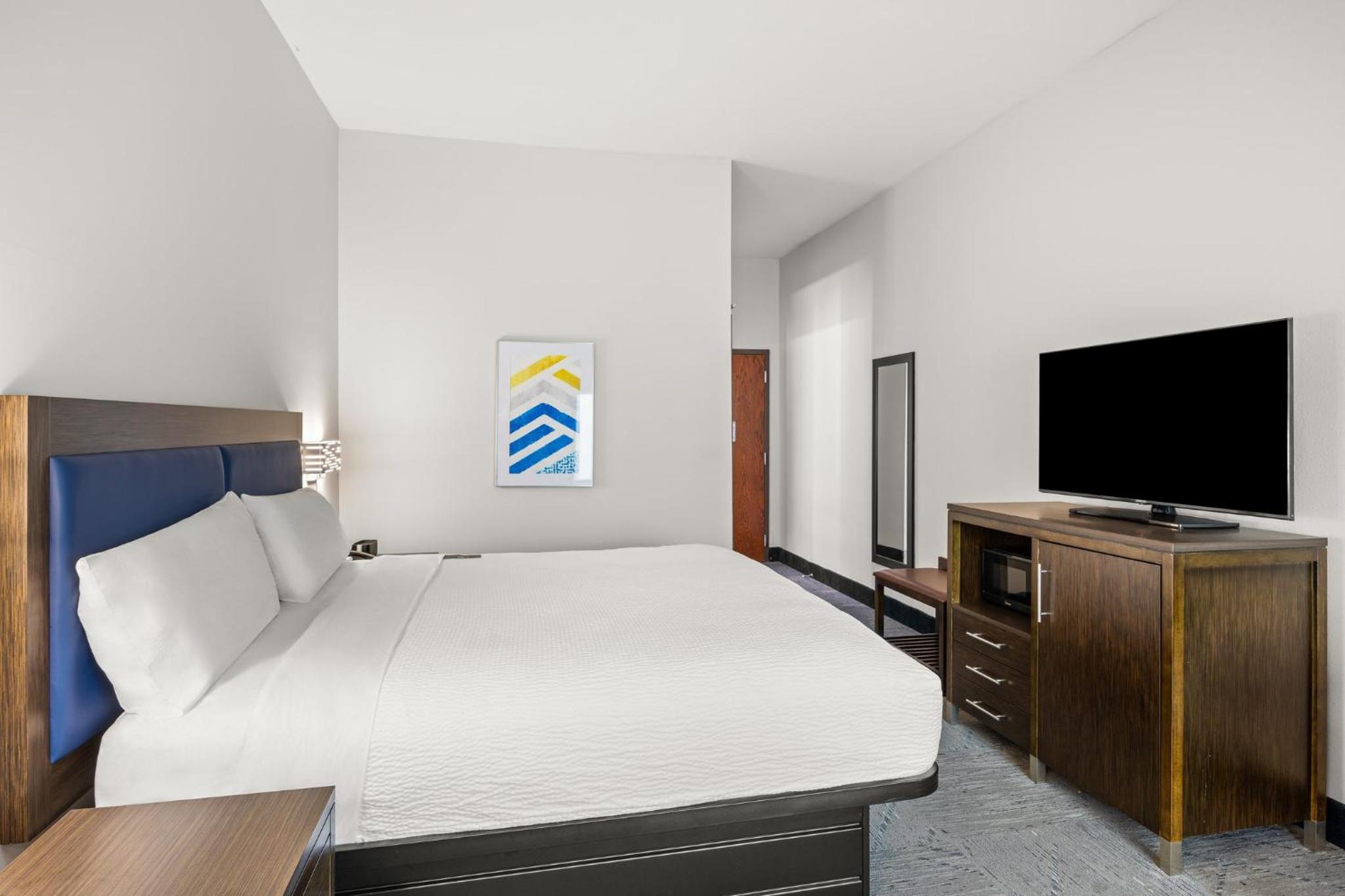 Standard King Room - Photo 7