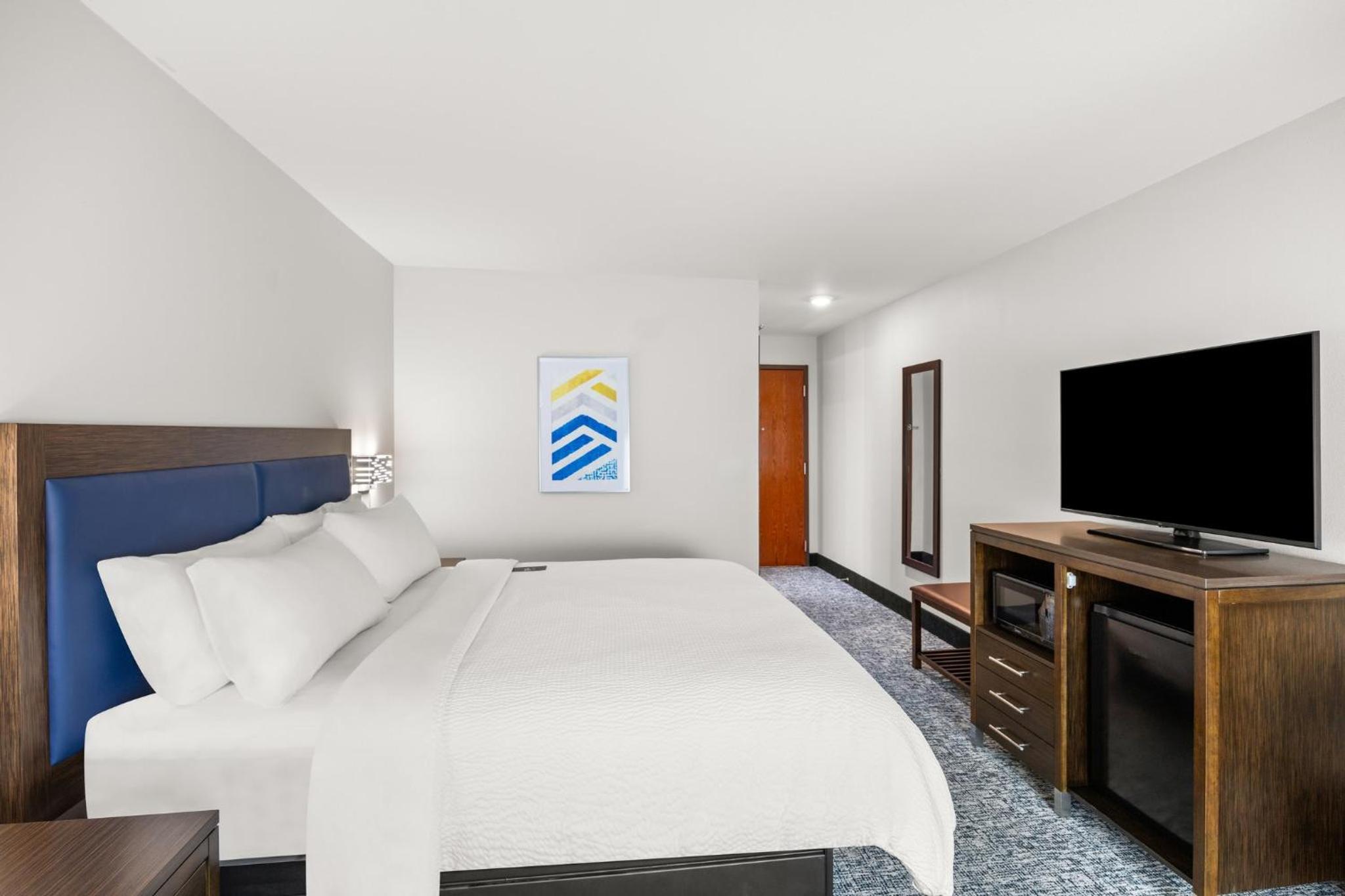 Standard King Room - Photo 8