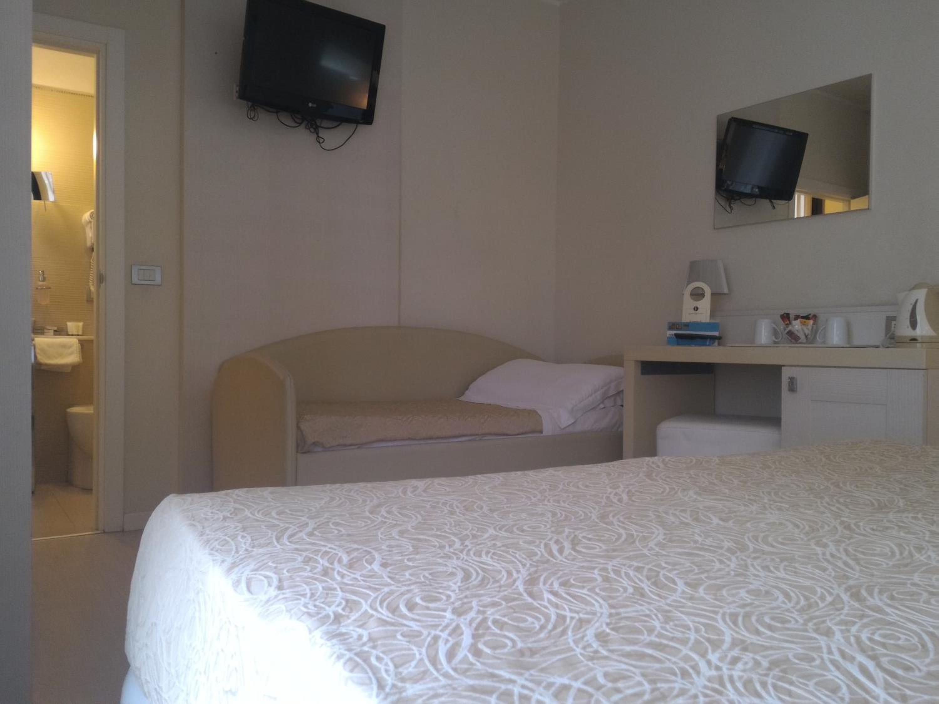 Triple Room - Photo 2